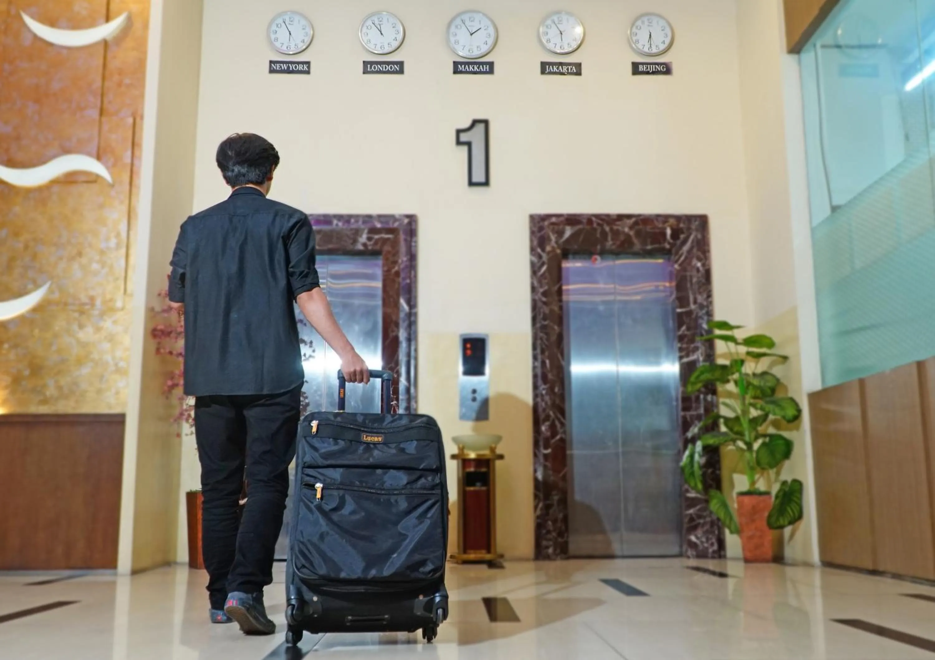 People in World Hotel Jakarta - Bandengan