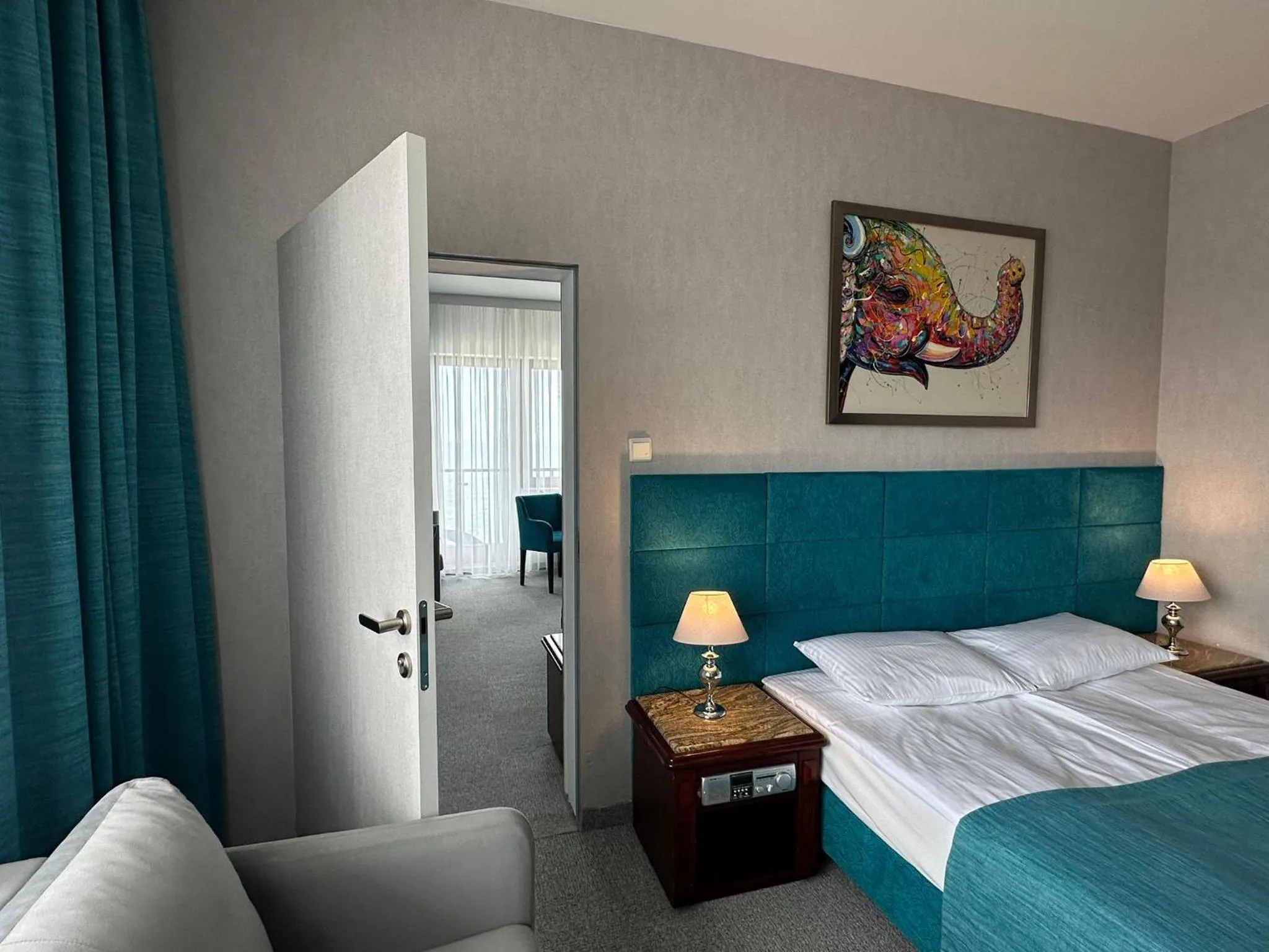 Bed in Arka Medical Spa