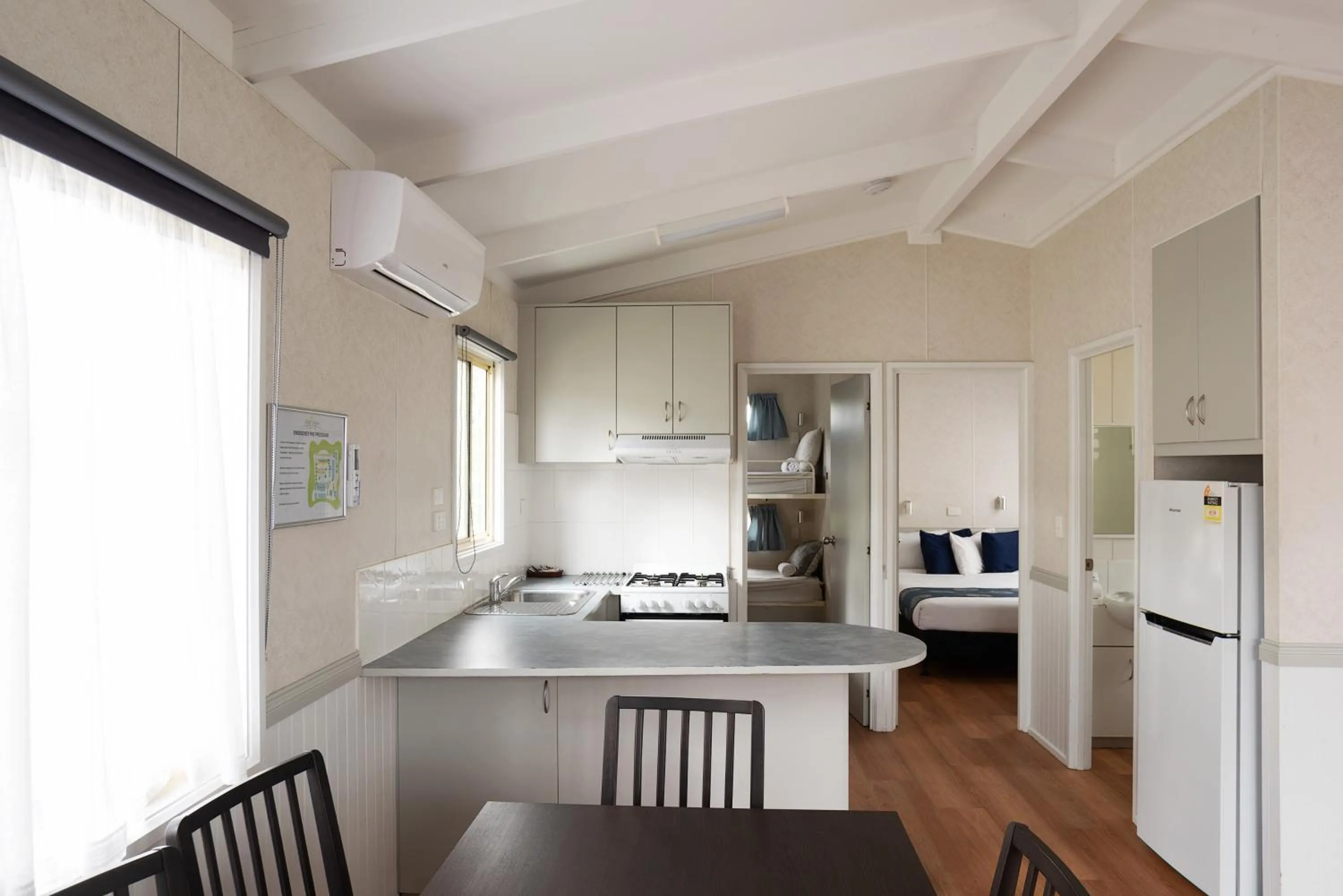 Kitchen or kitchenette in Crestview Tourist Park