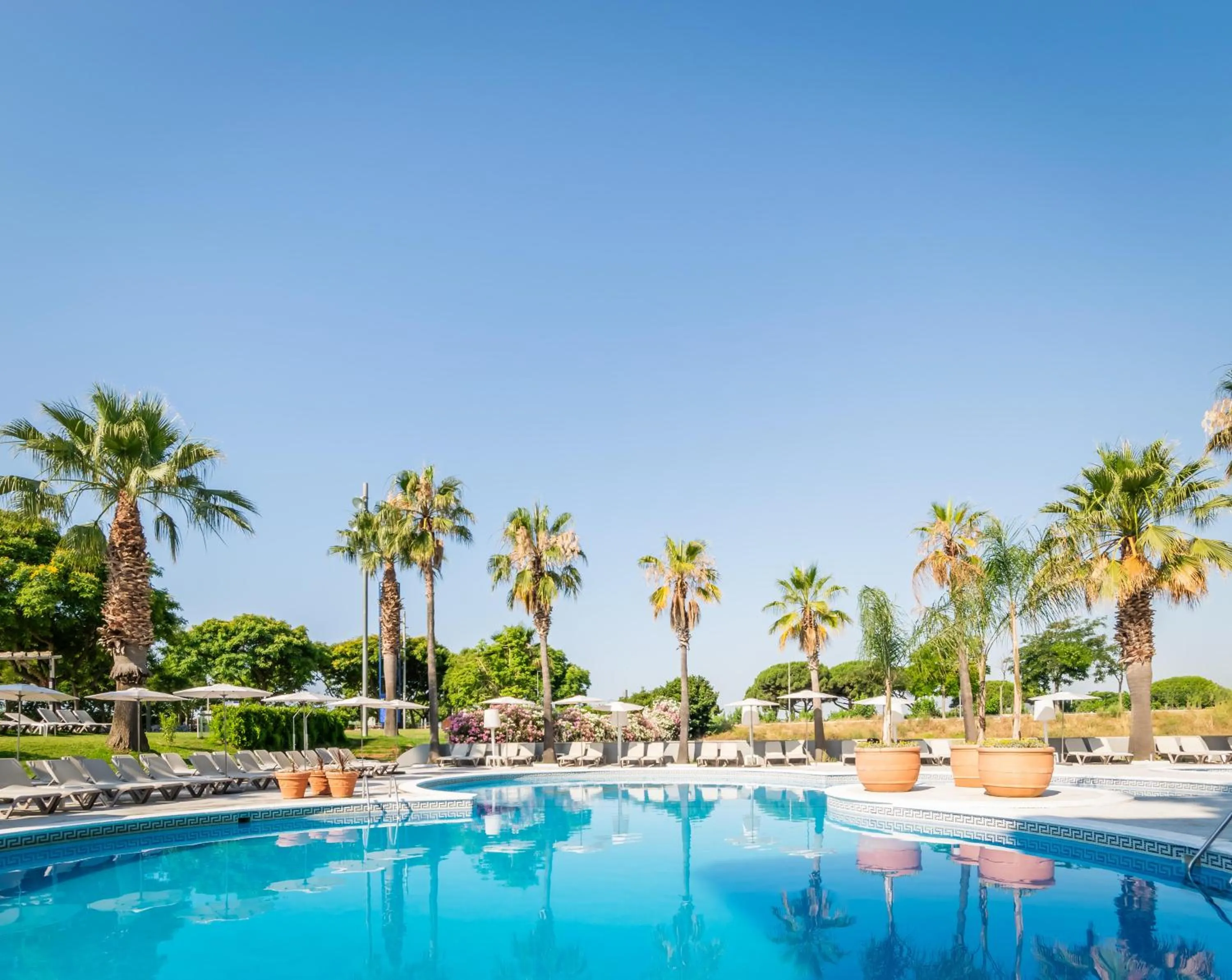 Swimming pool in ALEGRIA El Mar 4 Sup