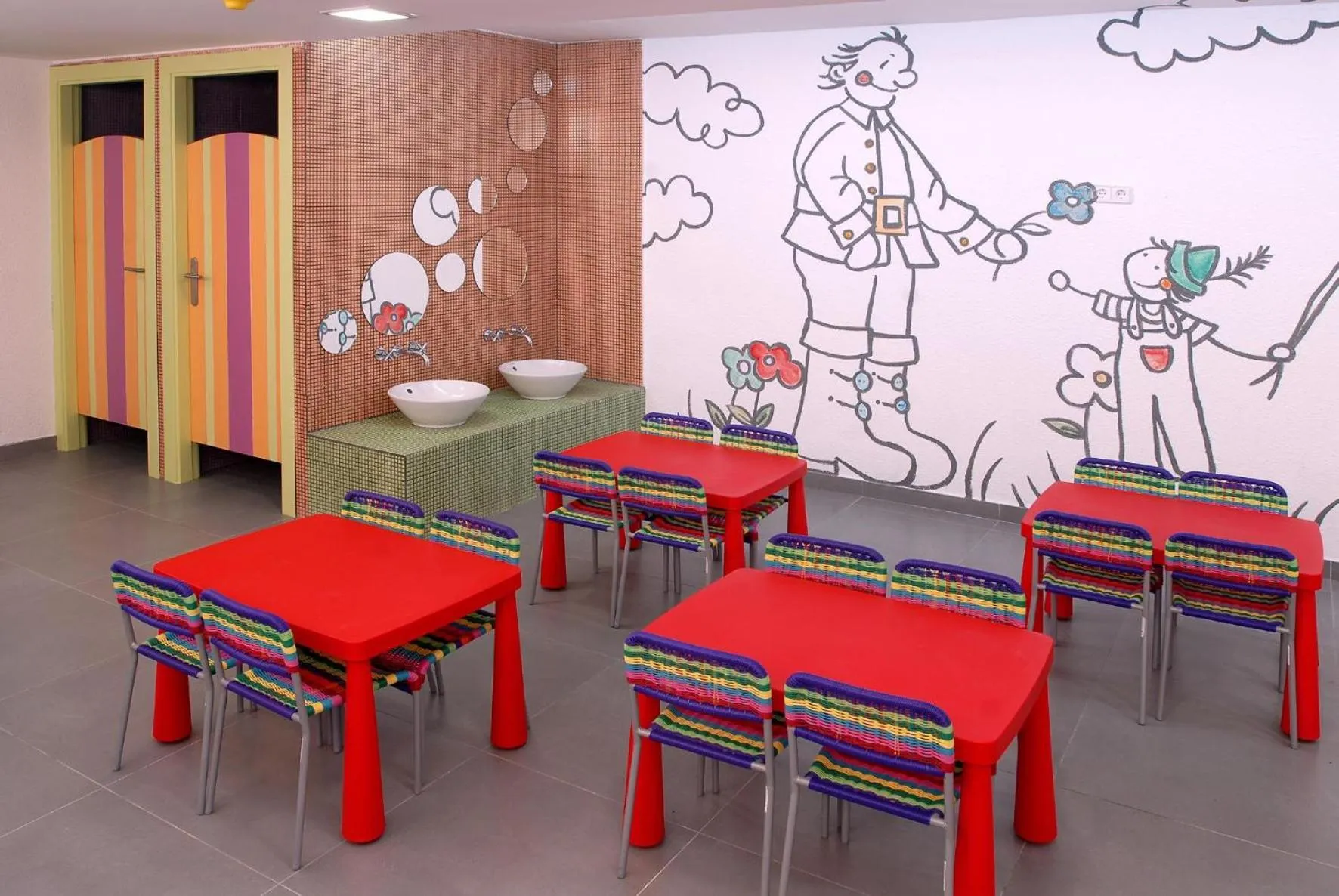 children in ALEGRIA El Mar 4 Sup