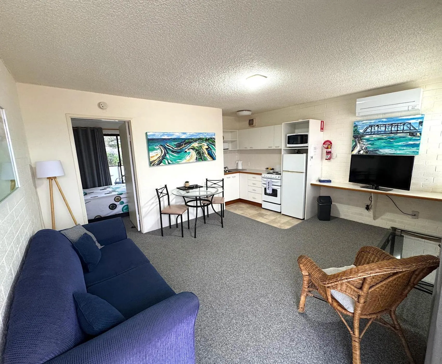 TV and multimedia in Narooma Palms Holiday Apartments
