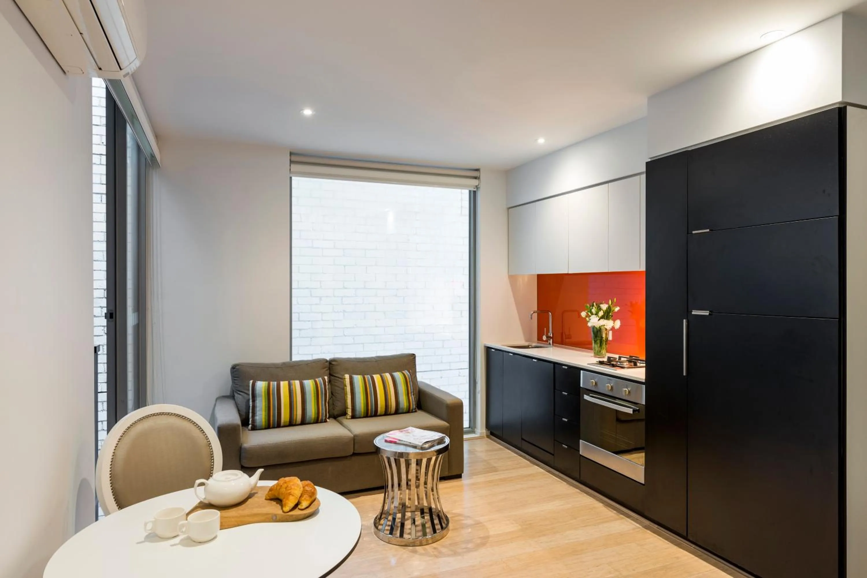 Kitchen or kitchenette in Oaks Melbourne South Yarra Suites
