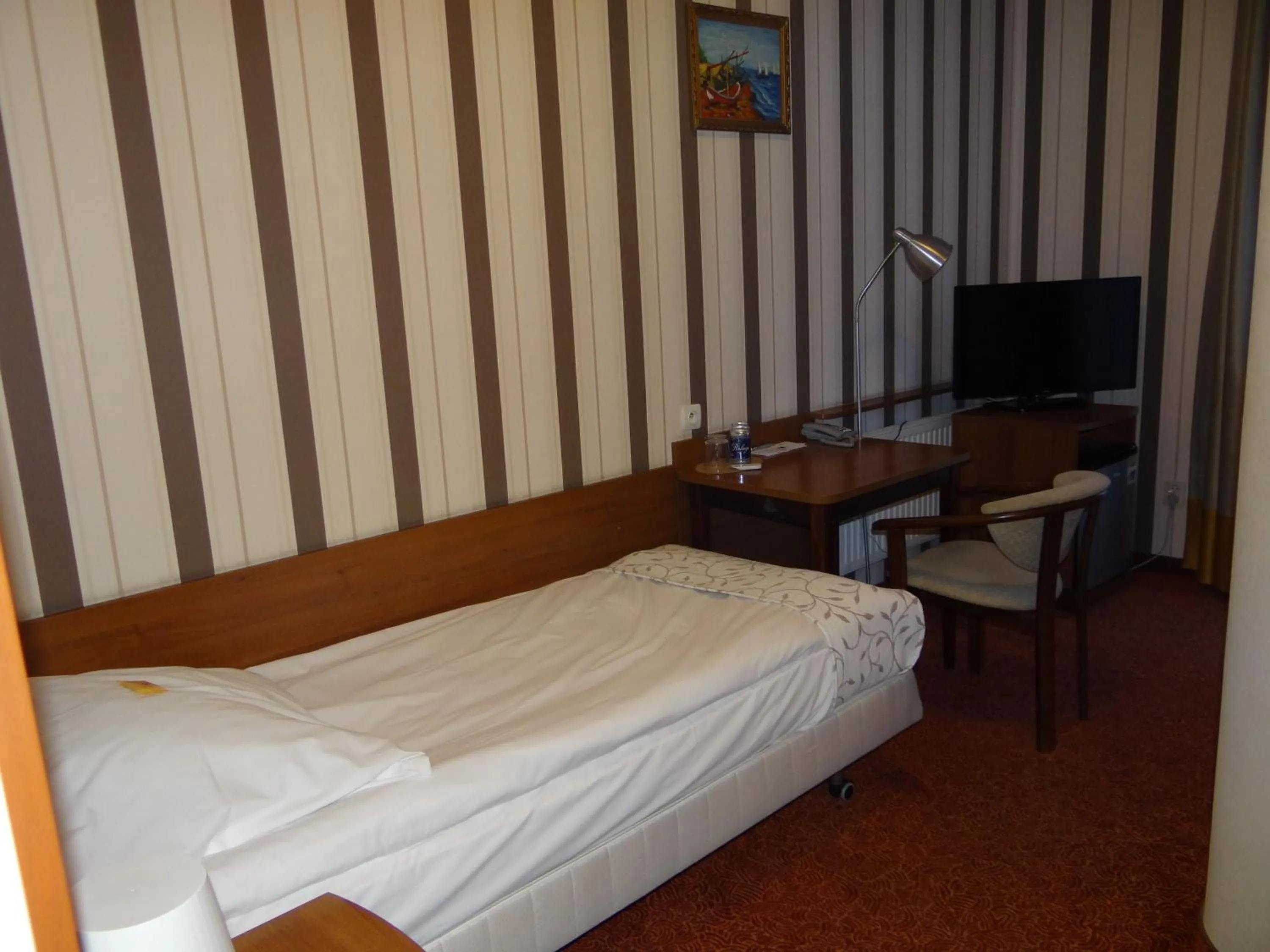 Photo of the whole room, Bed in Grot Hotel