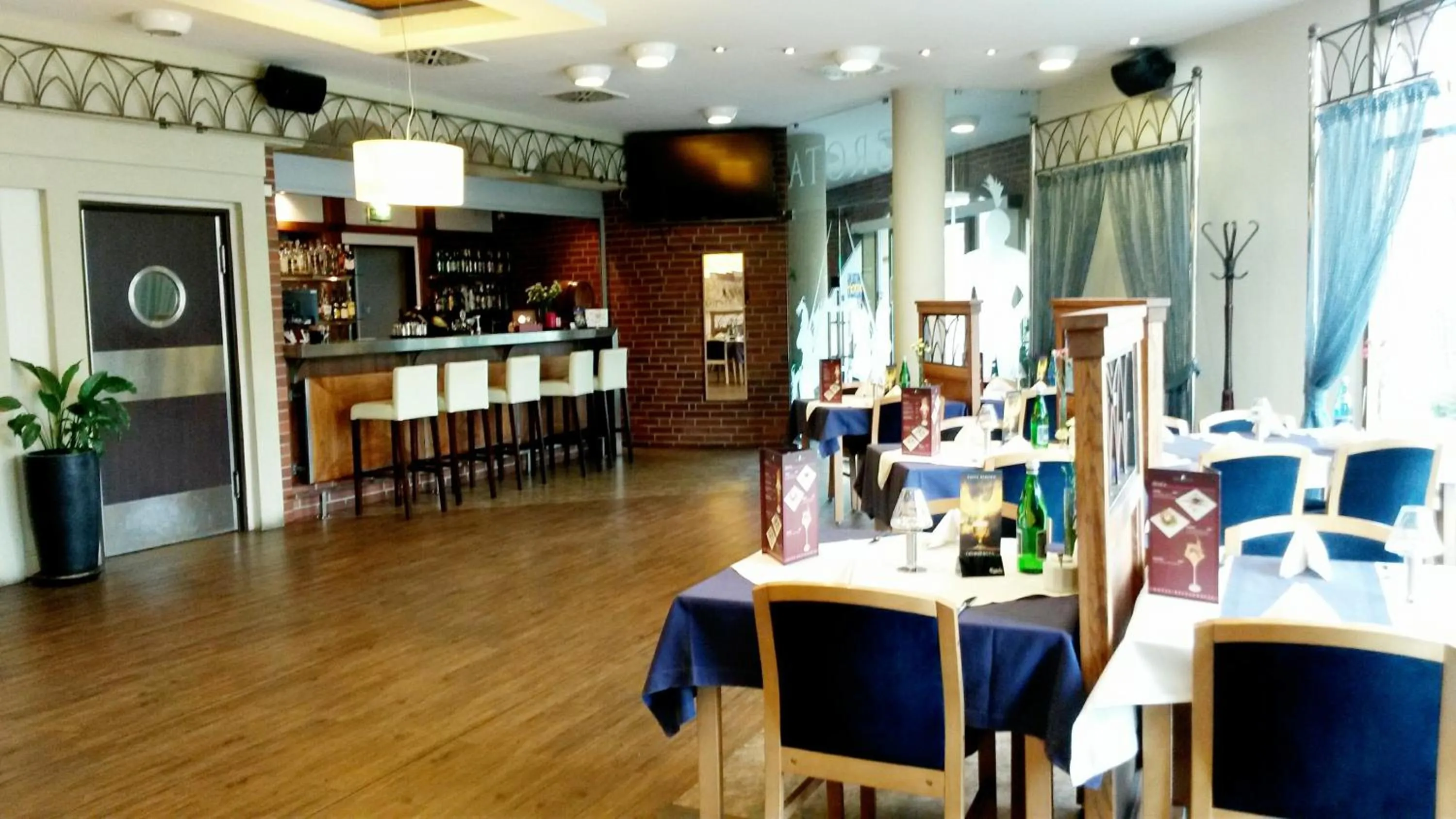 Restaurant/places to eat in Grot Hotel