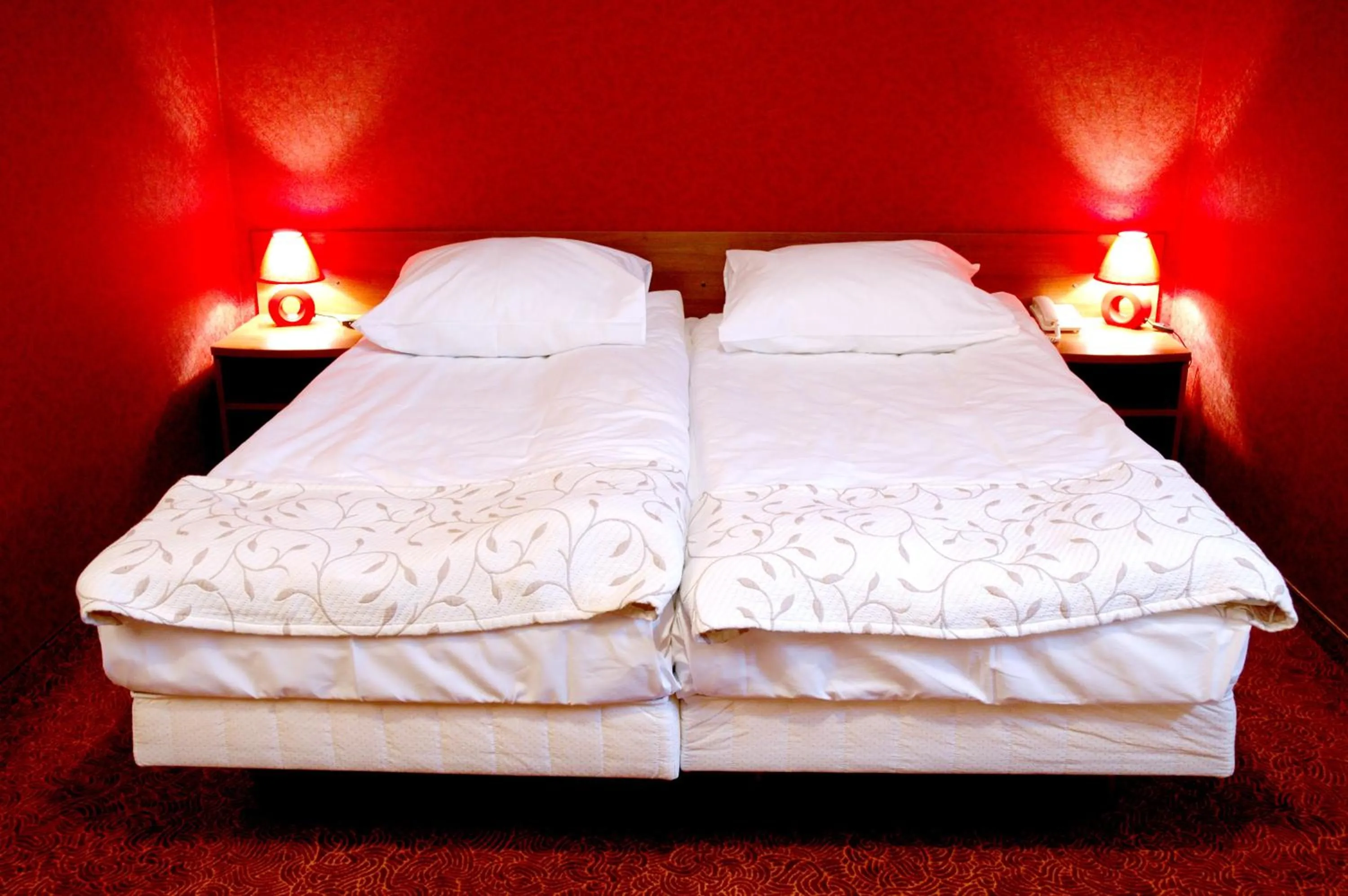 Bedroom, Bed in Grot Hotel