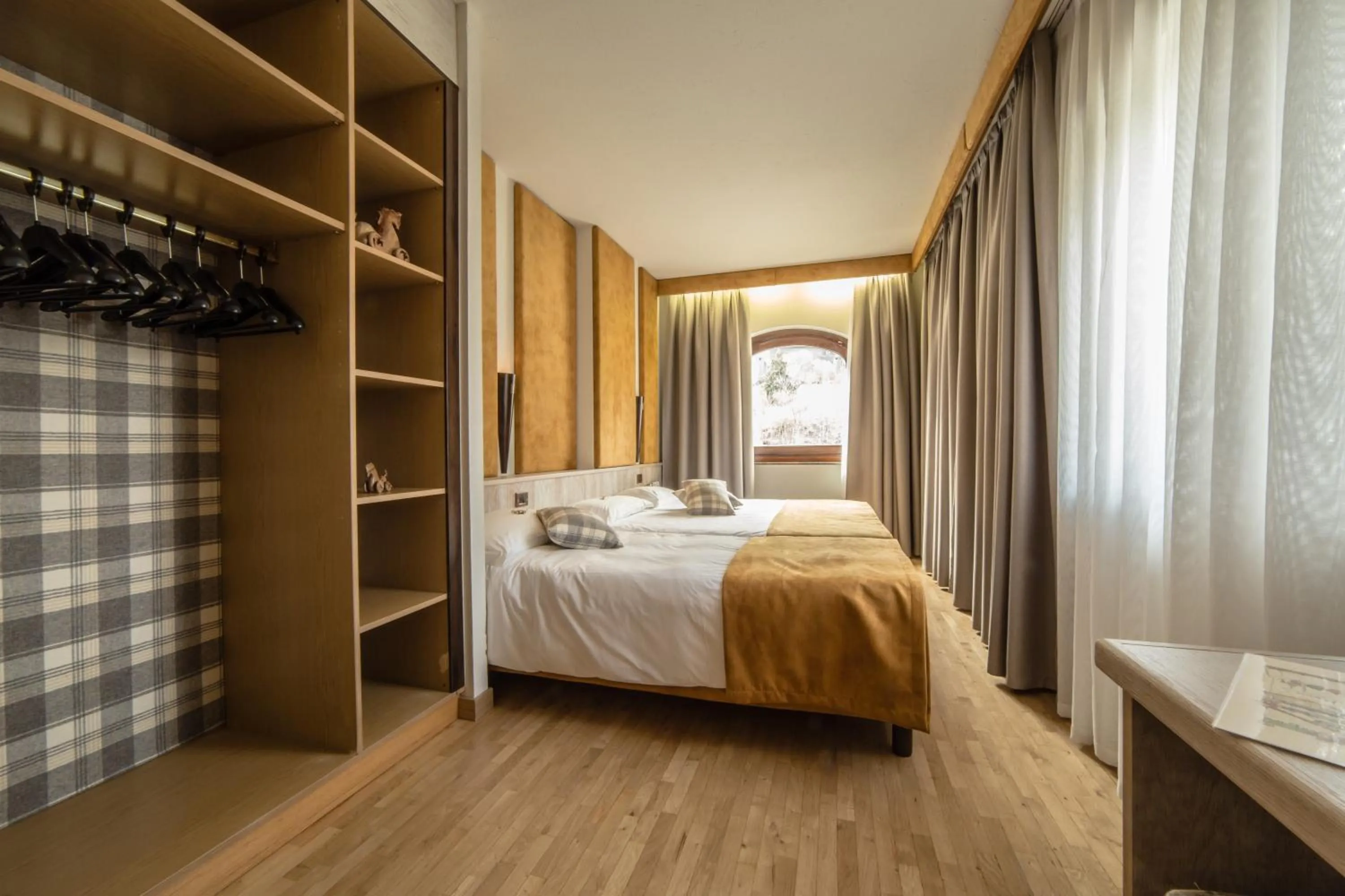 Bed in Hotel Comtes De Challant Albergo Etico Valle d'Aosta