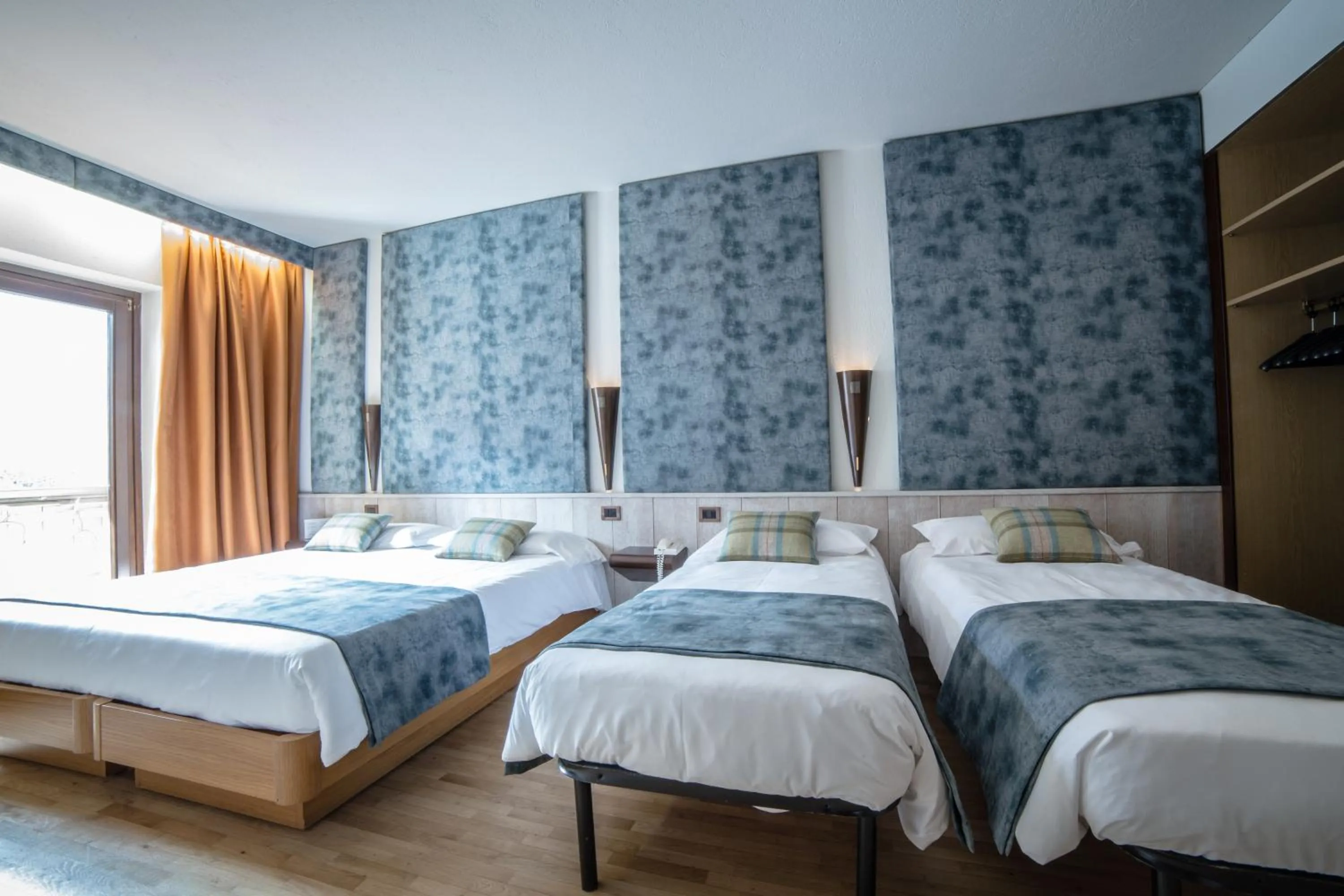 Bed in Hotel Comtes De Challant Albergo Etico Valle d'Aosta