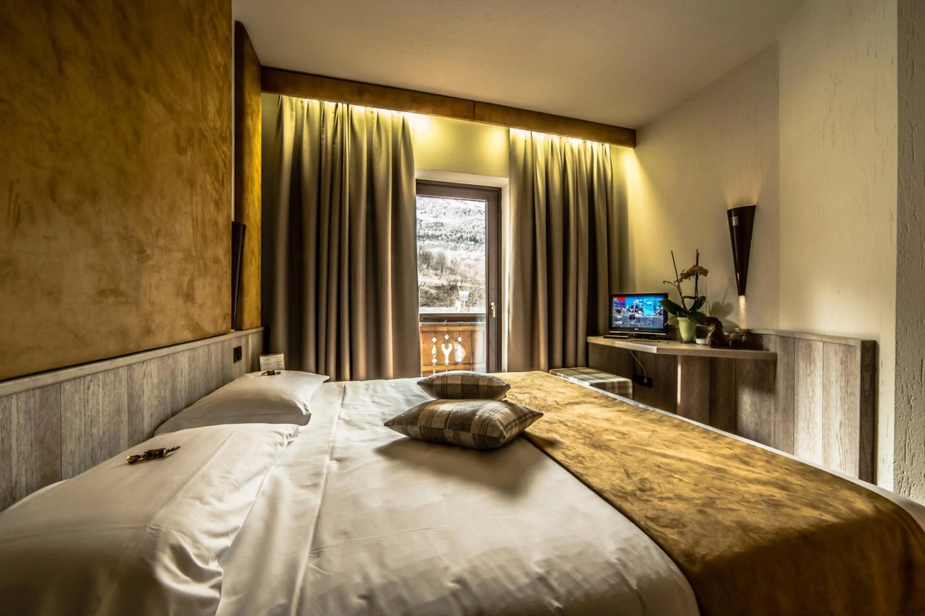 Bed in Hotel Comtes De Challant Albergo Etico Valle d'Aosta