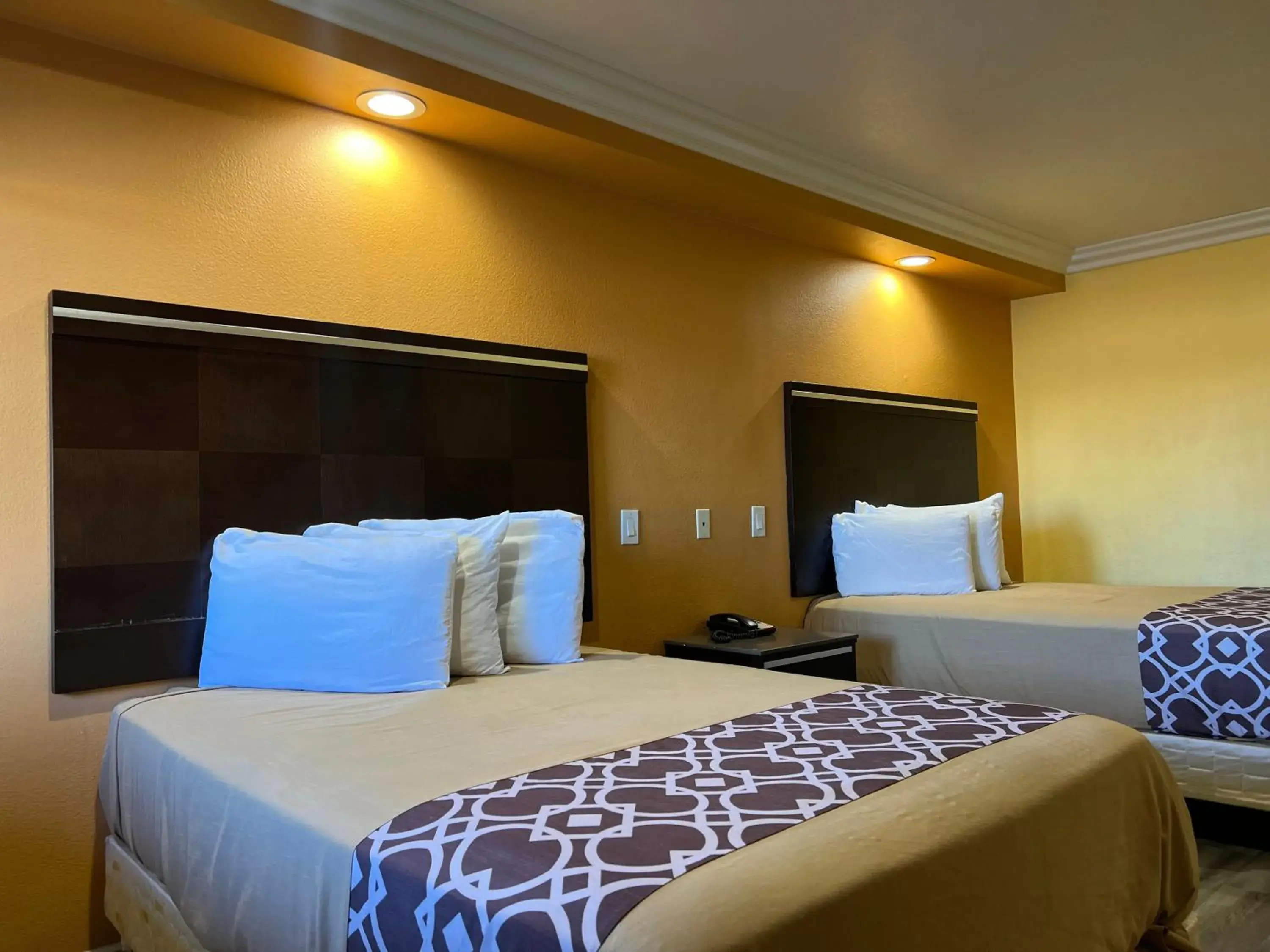 Standard Double Room in Industry Inn & Suites Standard Double Room in Industry Inn & Suites