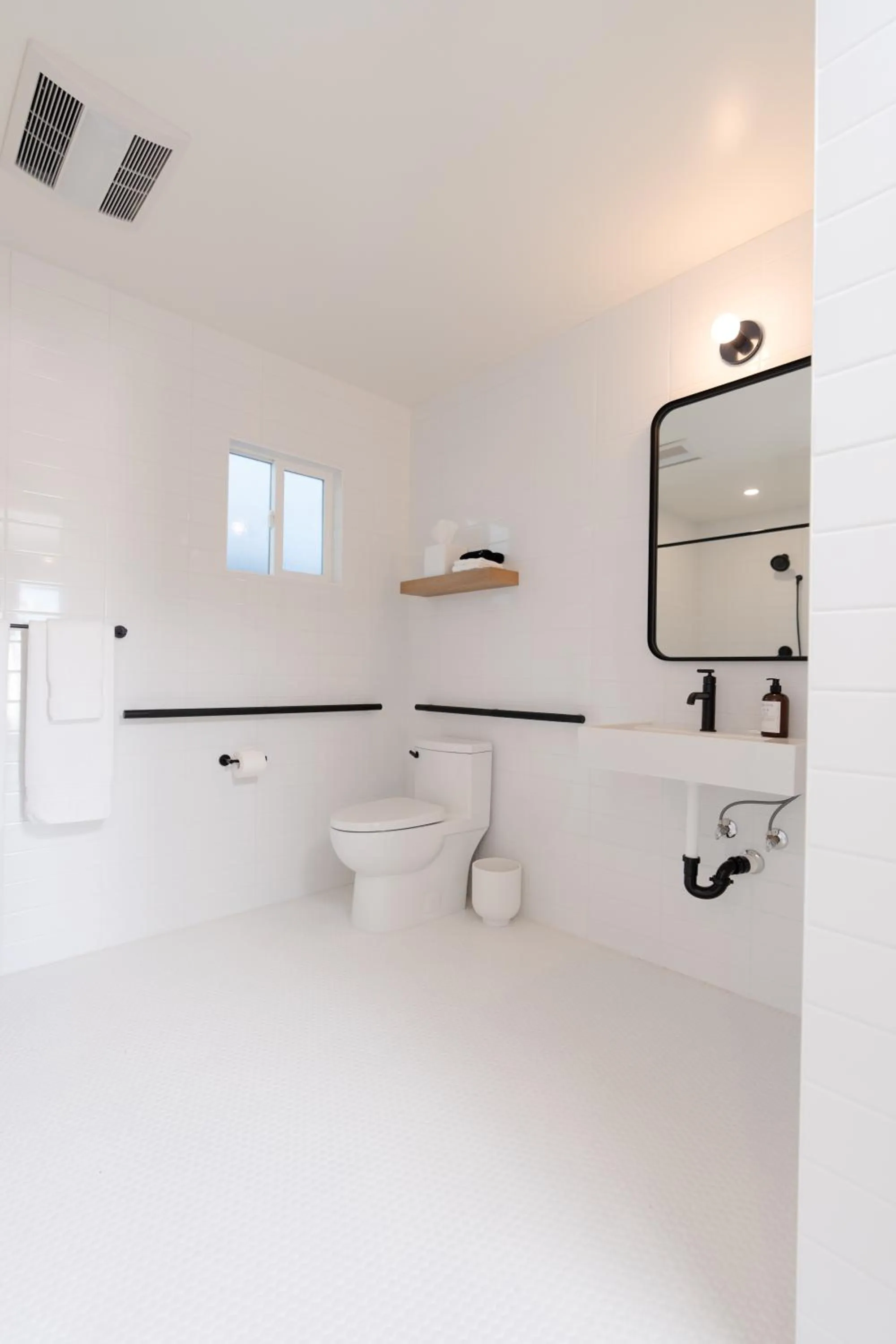 Toilet in The Pacific Motel