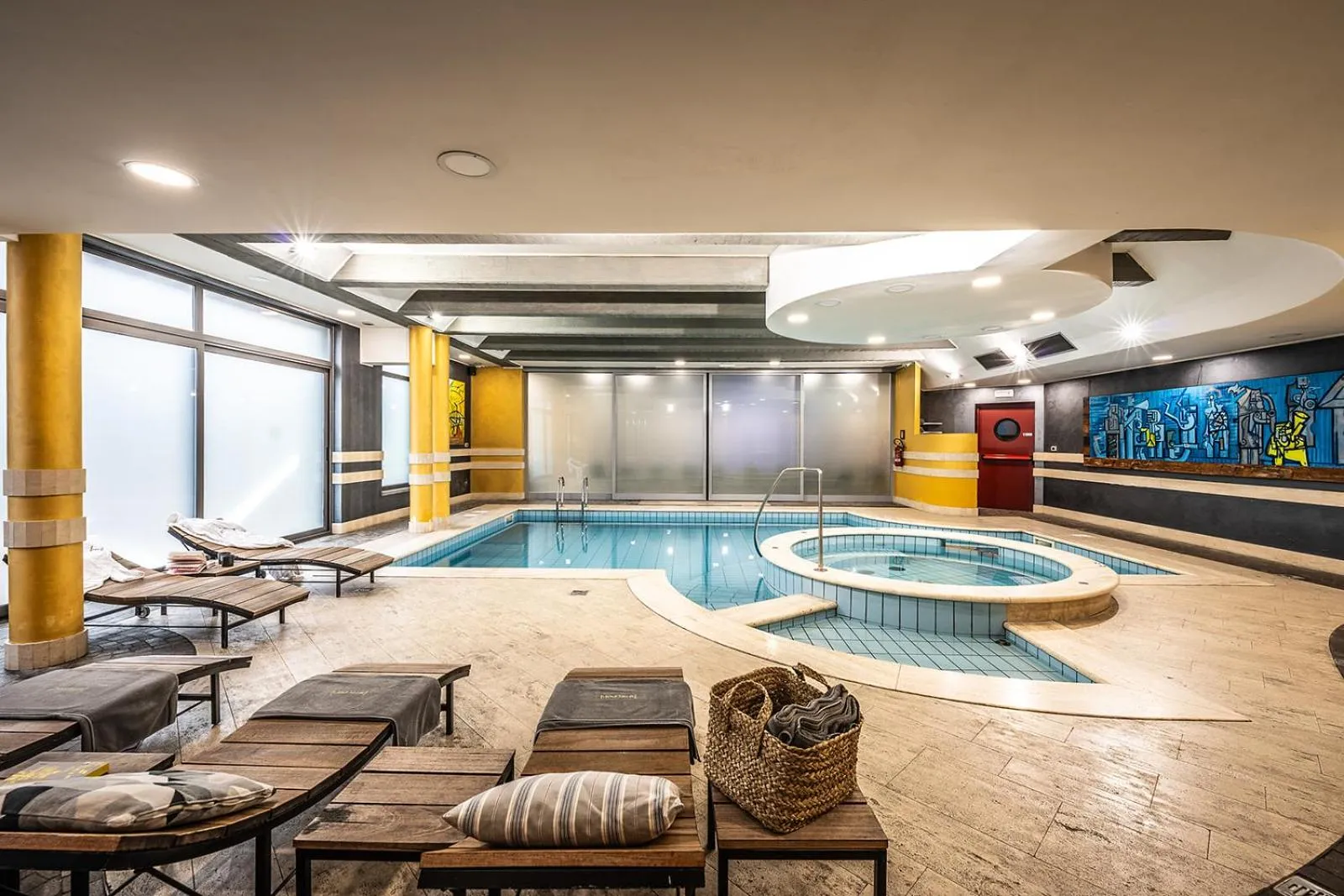 Swimming pool in Settecento Hotel