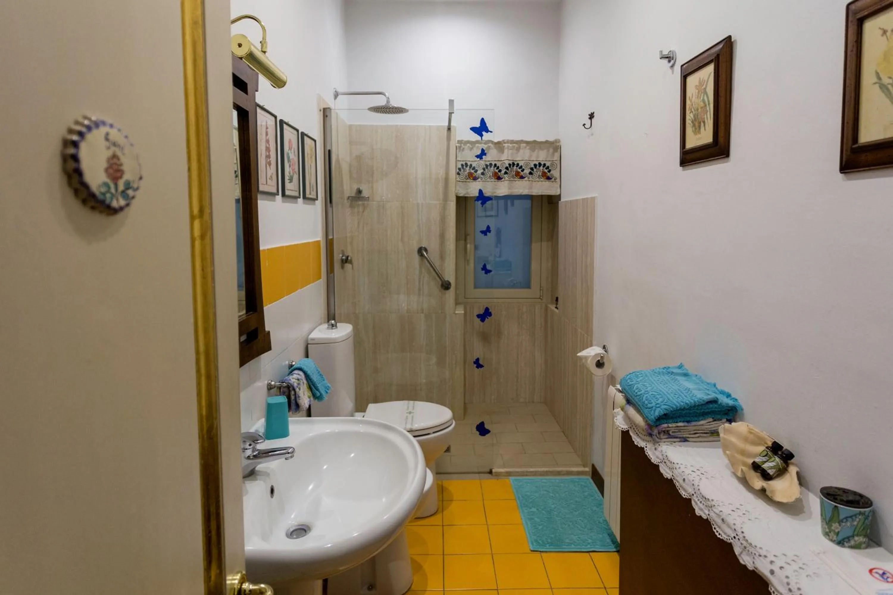 Bathroom in Crociferi B&B