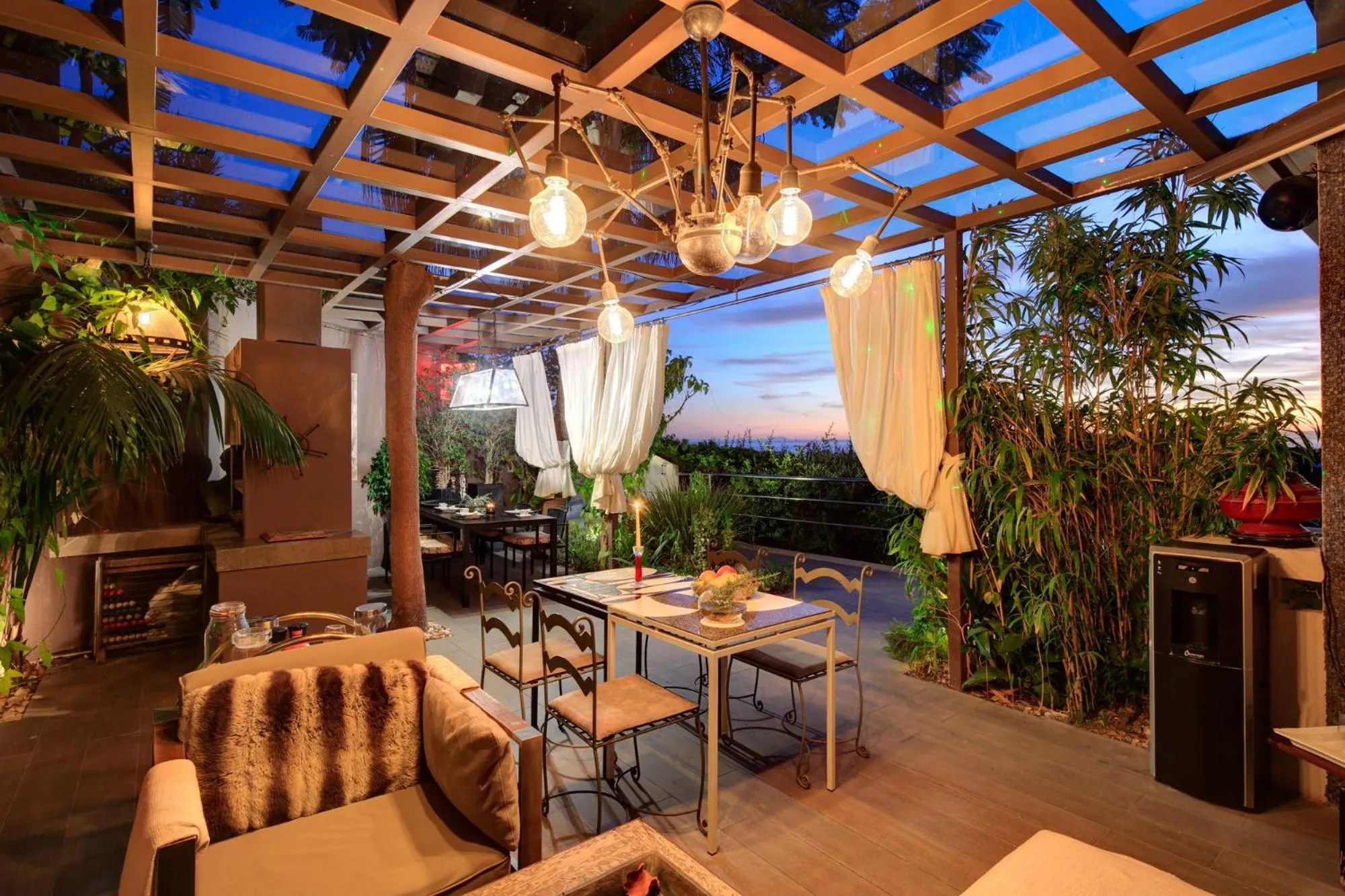 Restaurant/places to eat in Marbella Boutique Art suites