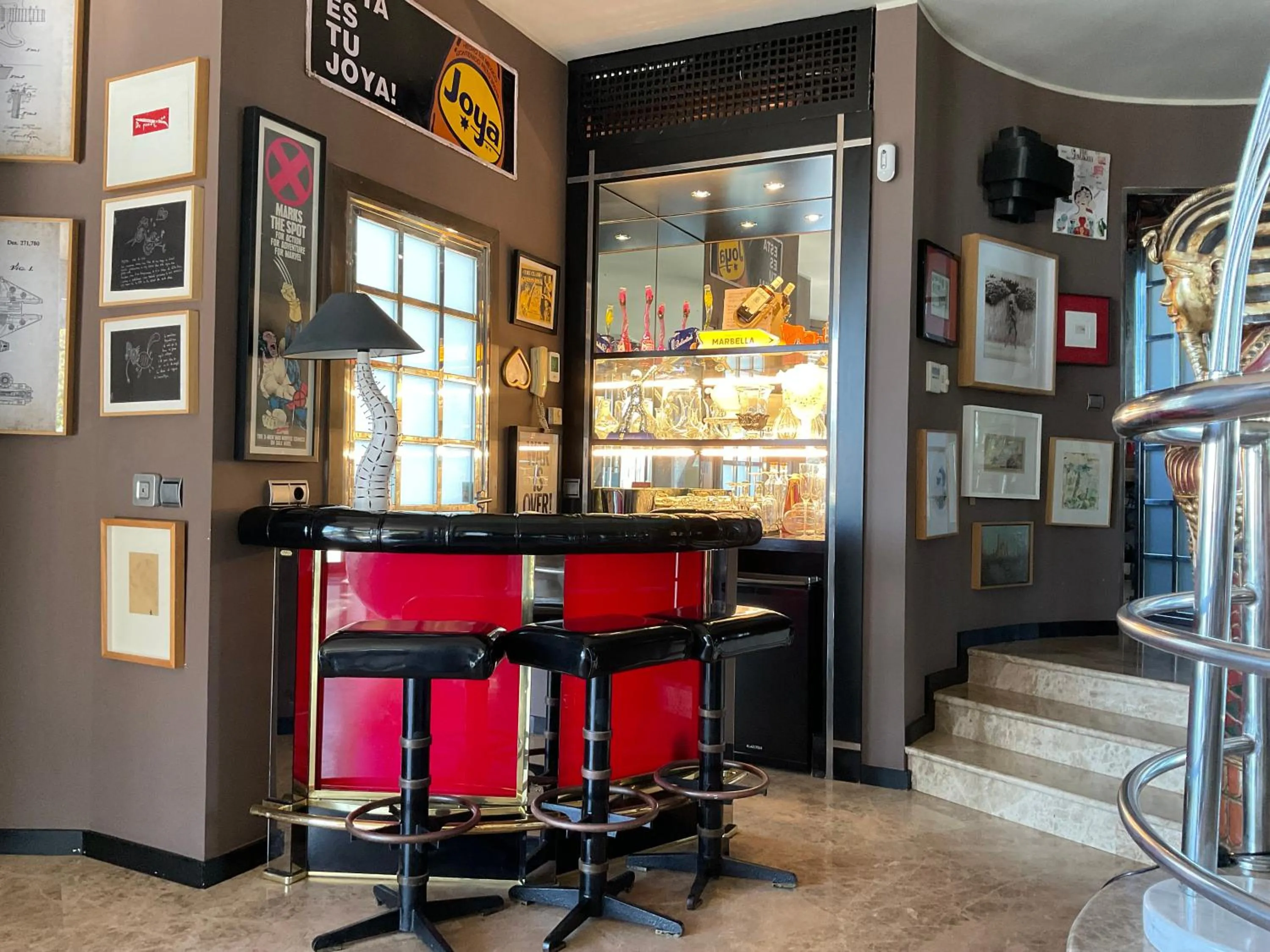 Lounge or bar in Marbella Boutique Art suites
