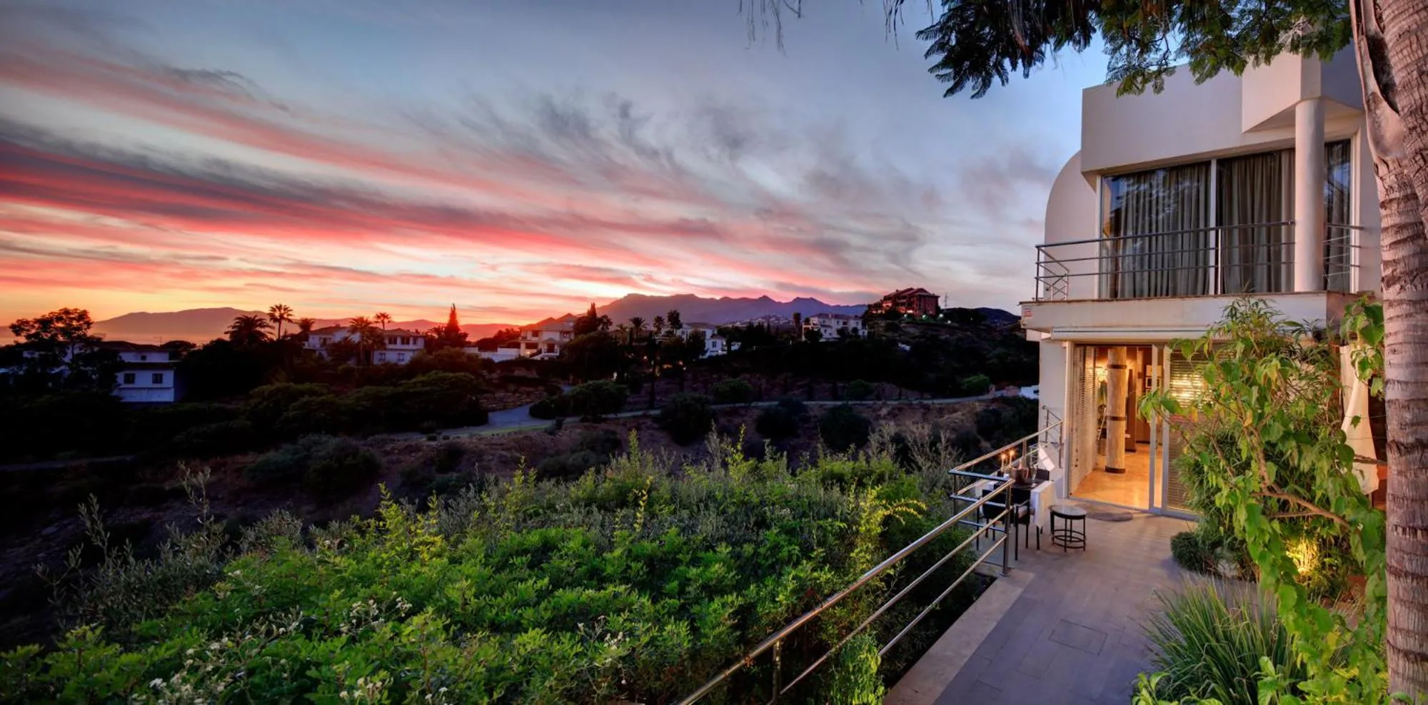 Property building in Marbella Boutique Art suites