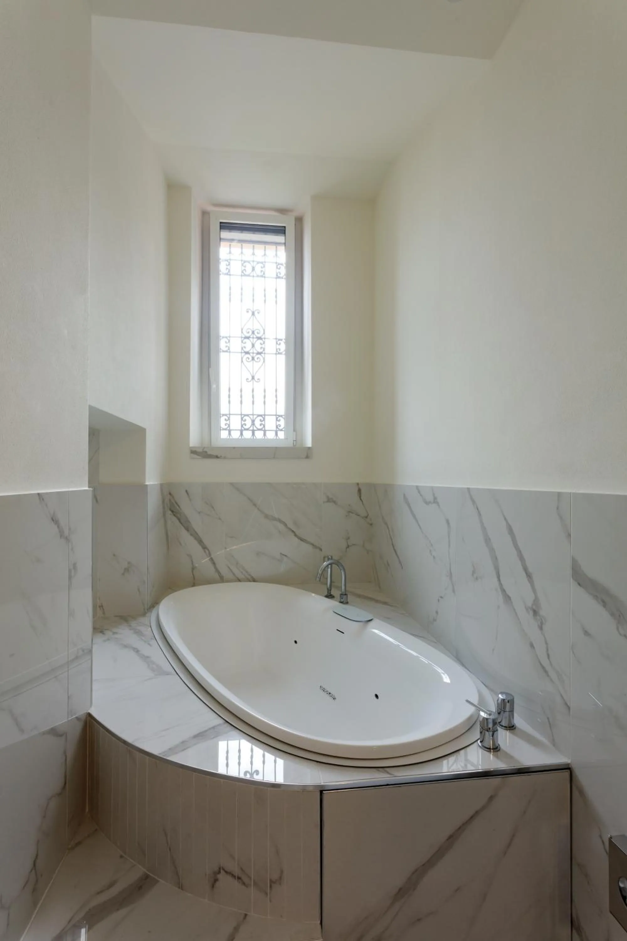 Bathroom in Camin Hotel Luino