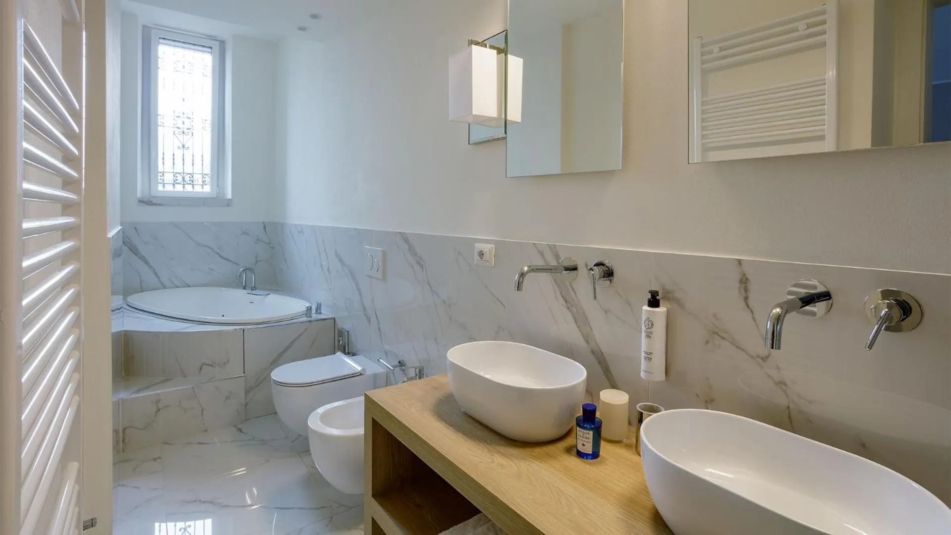 Bathroom in Camin Hotel Luino