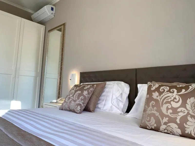 Bedroom, Bed in Camin Hotel Luino