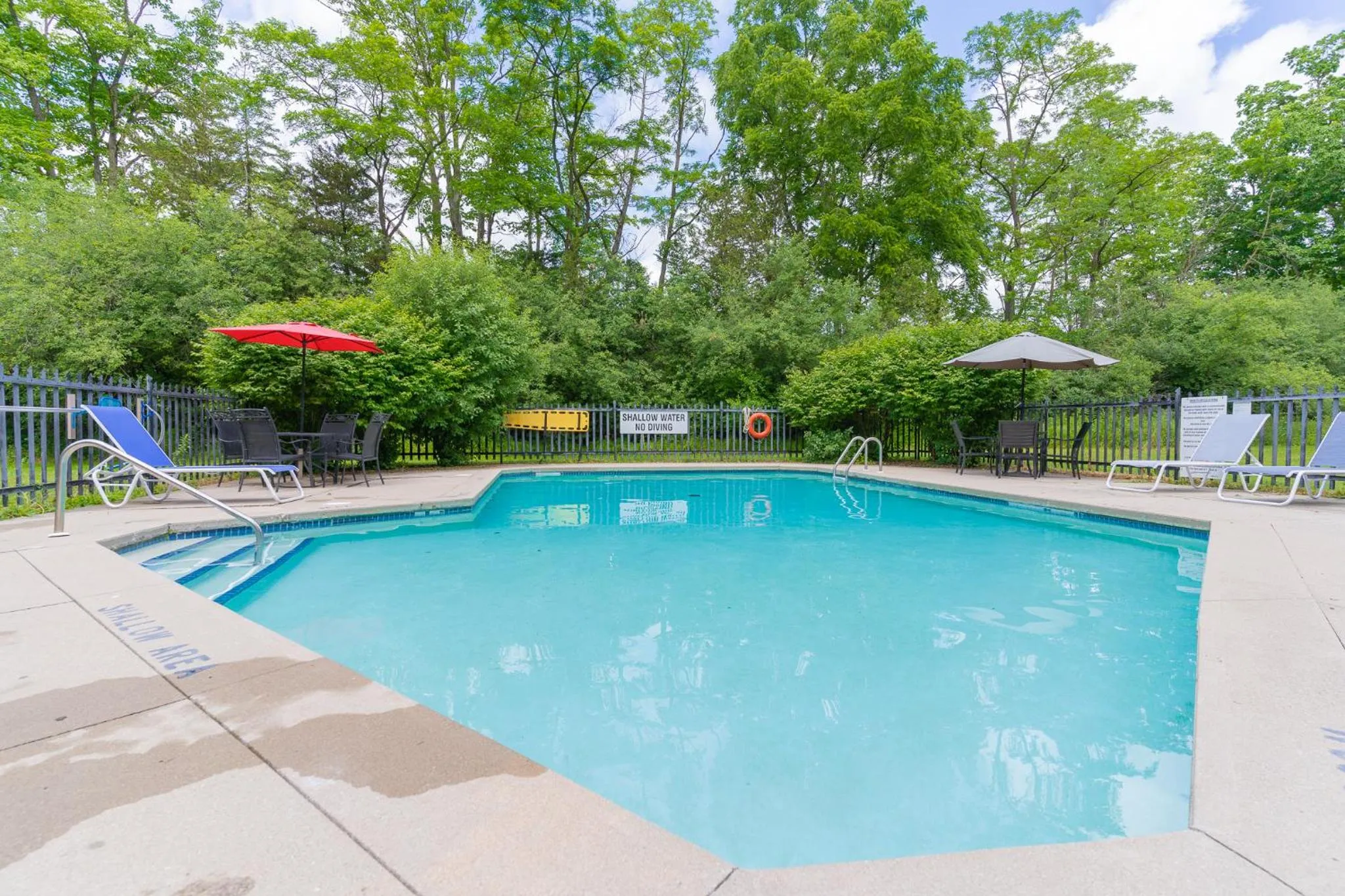 Pool view in Westover Inn