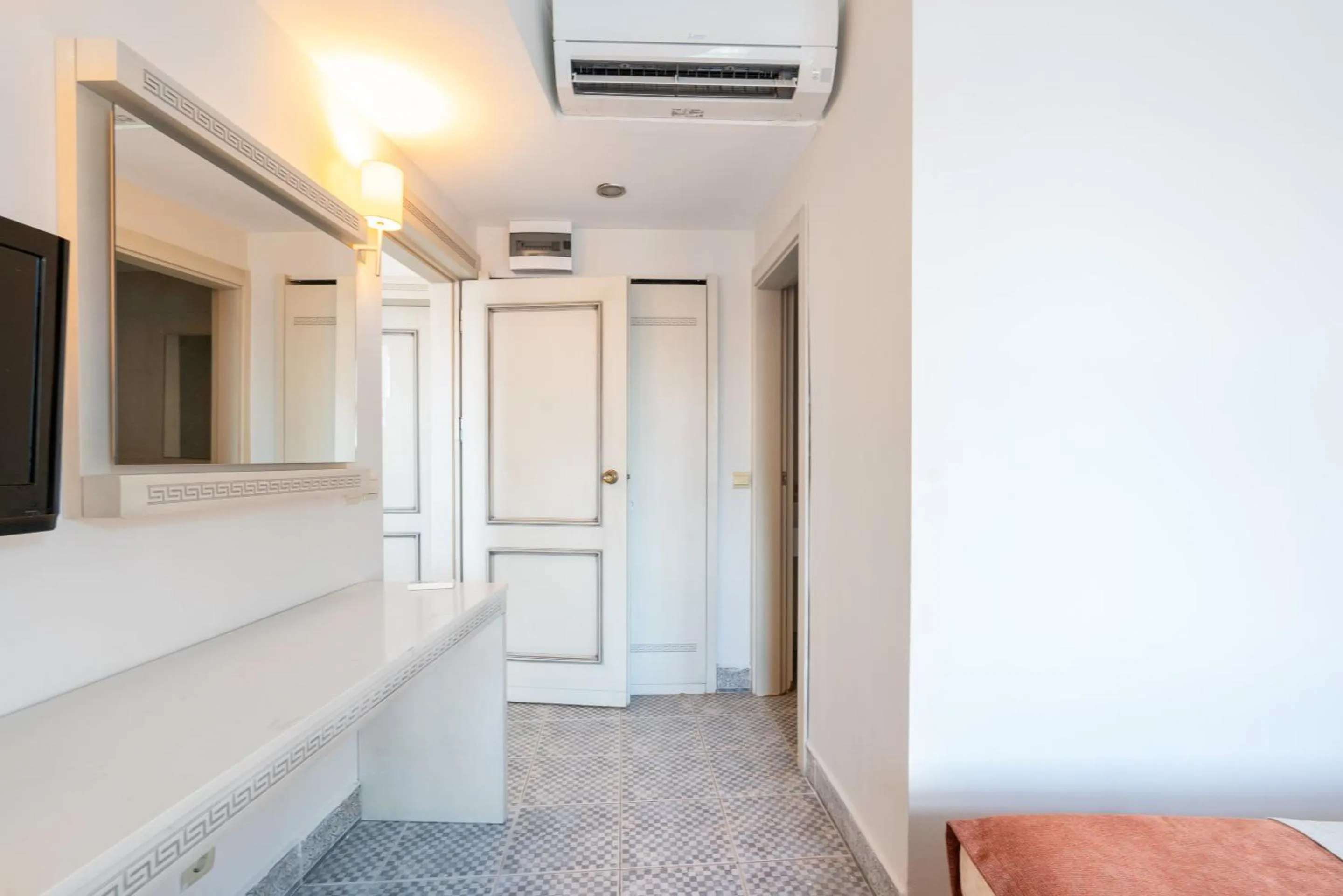 wardrobe in Aspen Hotel Kaleiçi