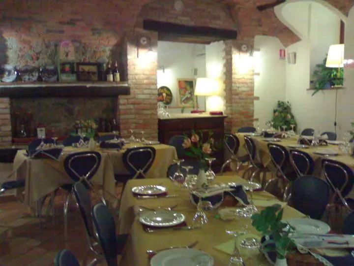 Restaurant/places to eat in Il Portico