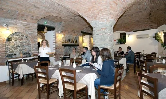 Restaurant/places to eat in Il Portico