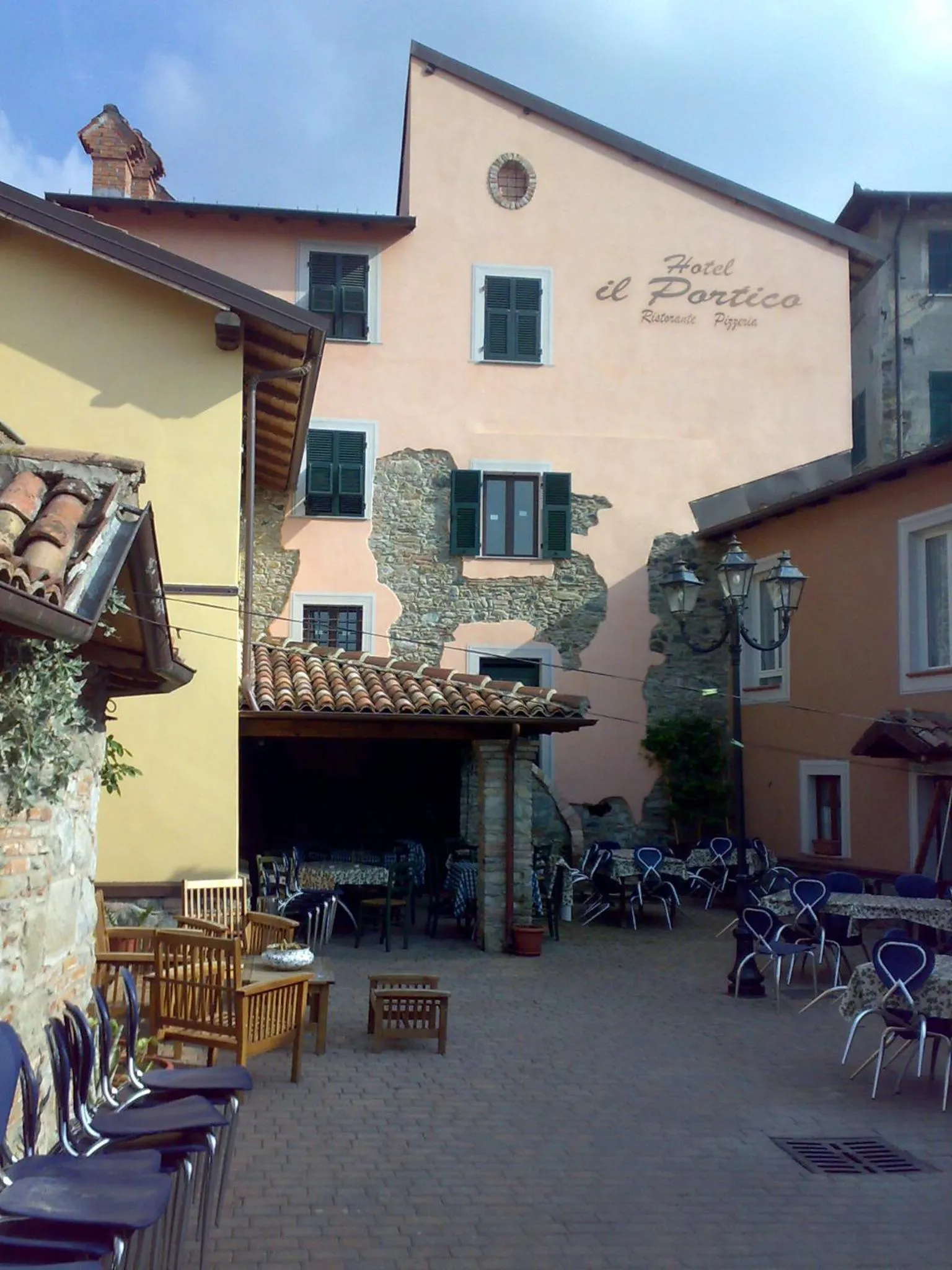 Facade/entrance in Il Portico