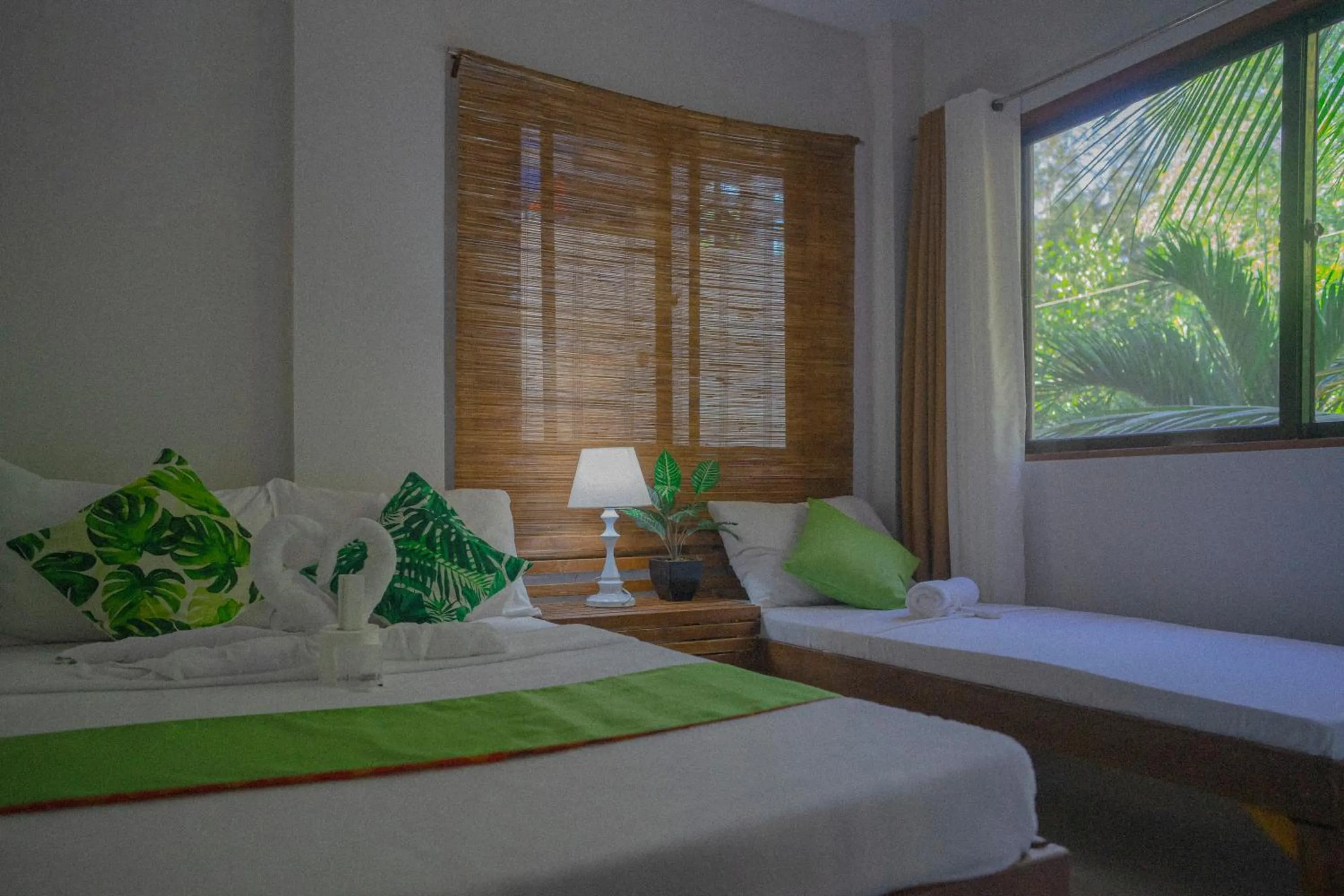 Bedroom, Bed in The Palms Resort & Bar