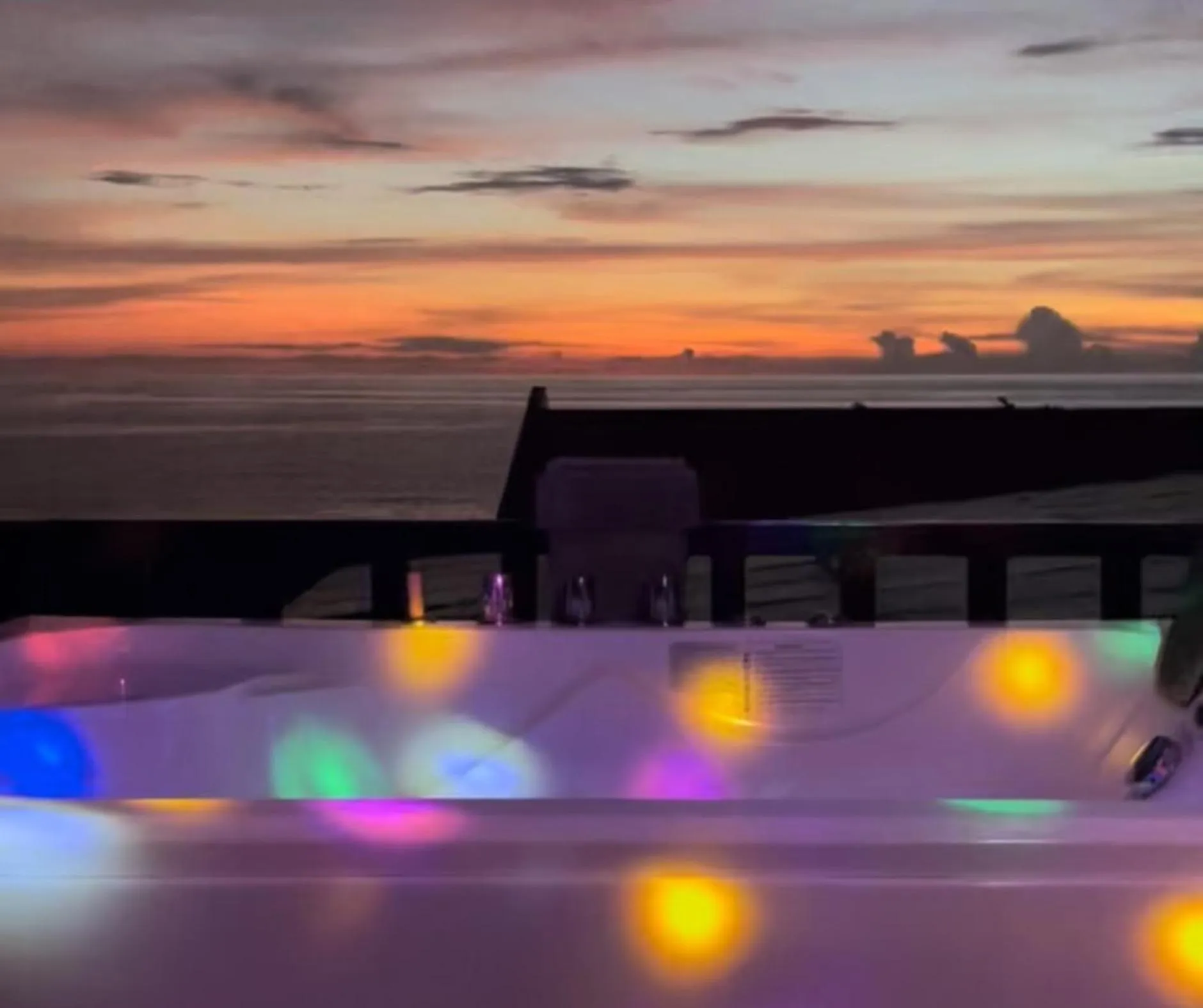 Sunset in The Palms Resort & Bar