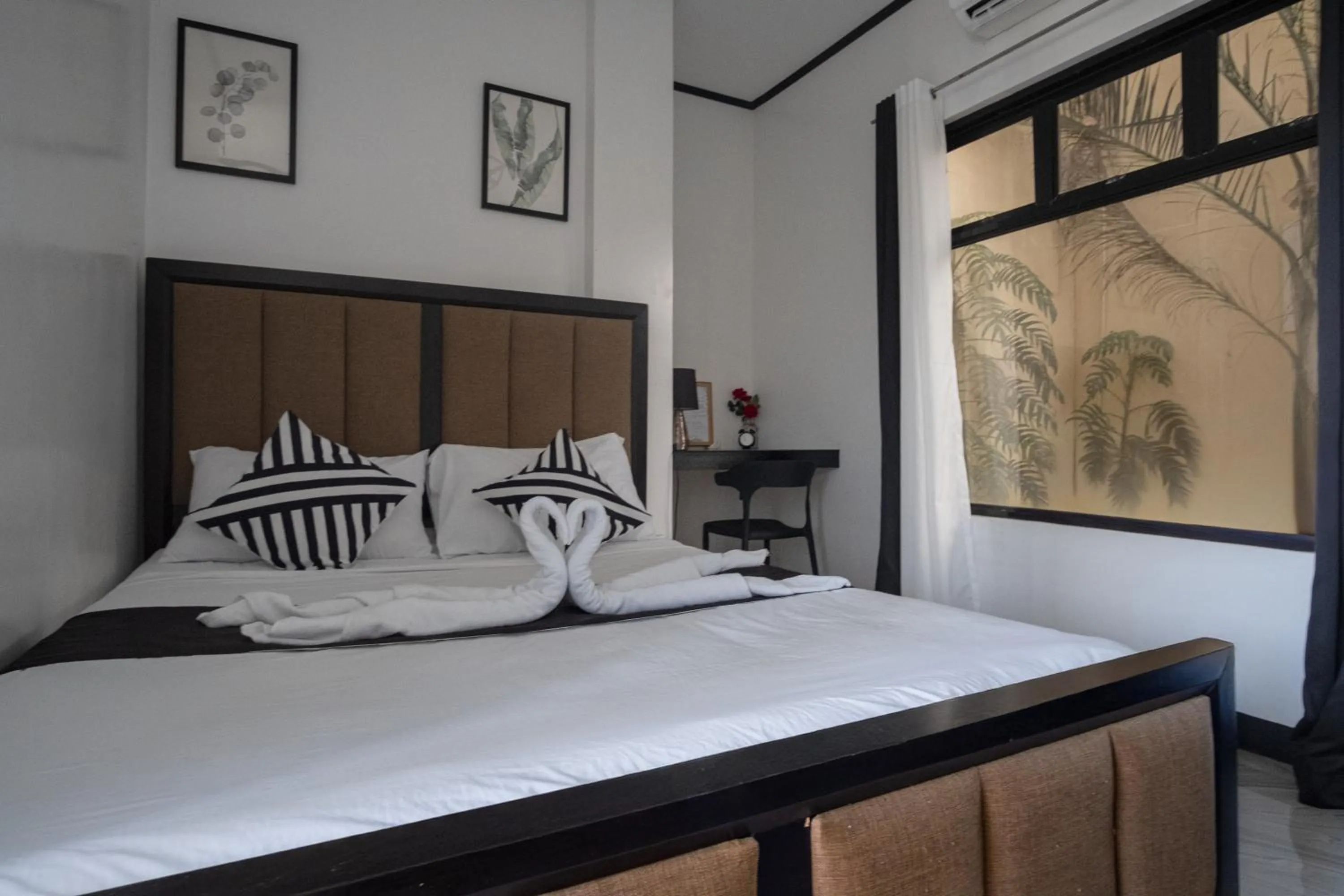 The Palms Resort & Bar