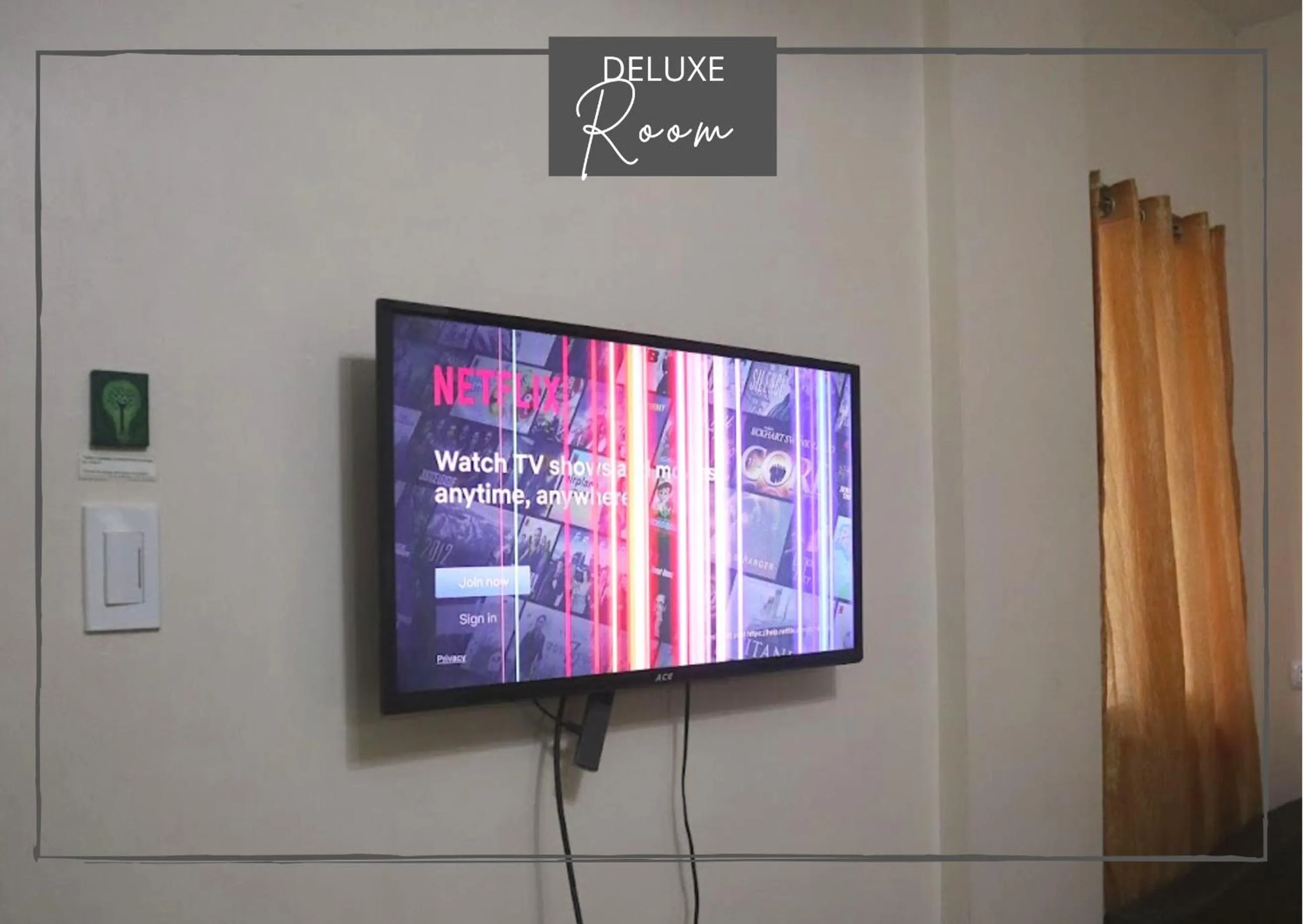 TV and multimedia in The Palms Resort & Bar