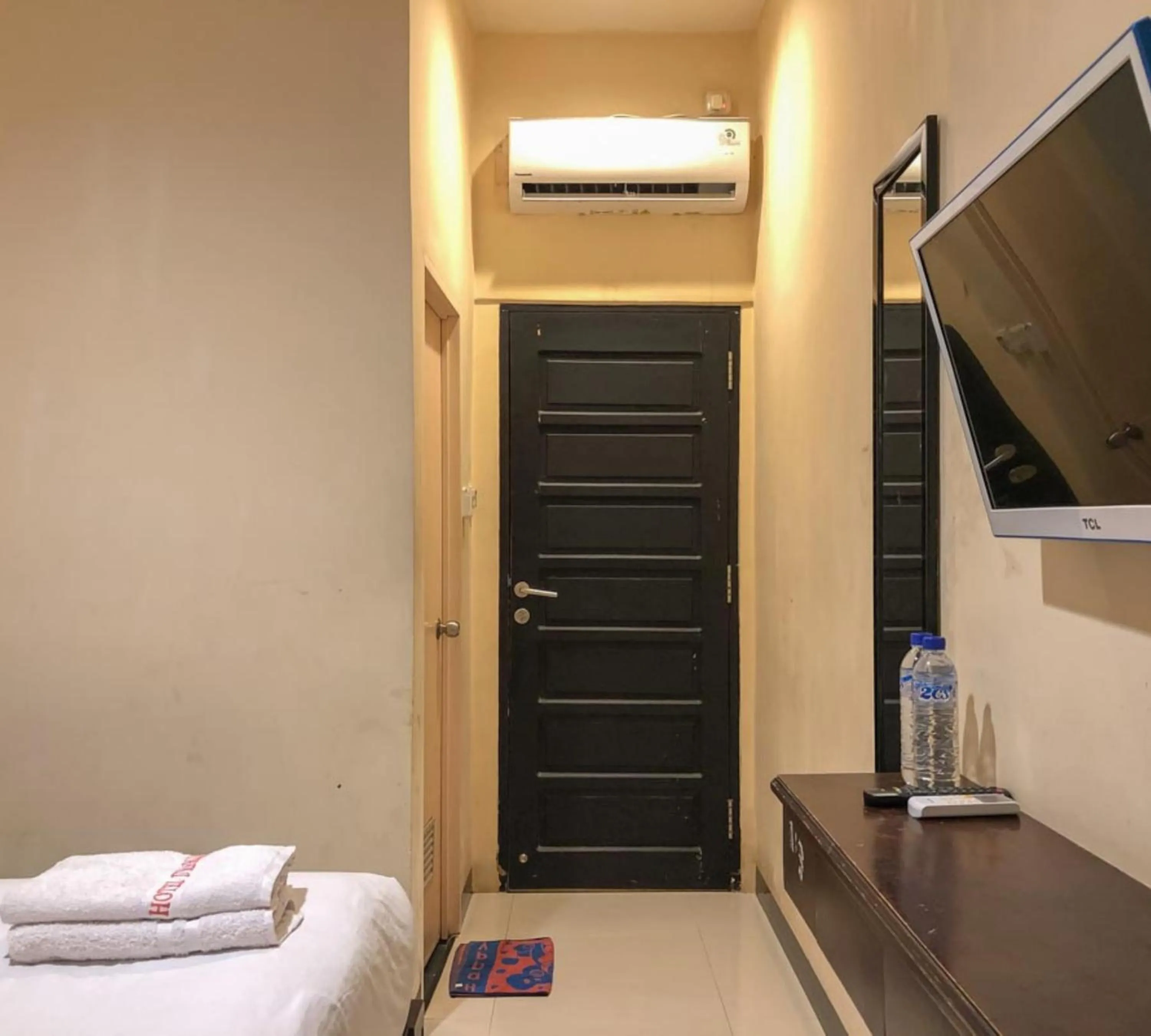 Photo of the whole room, Bed in Hotel D'Mario Palopo