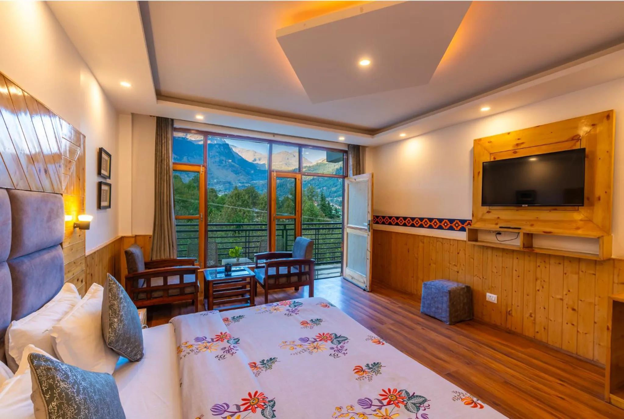 Photo of the whole room, Bed in The 14 Gables, A Boutique Stay, Manali - Pet Friendly Hotel - Crown Palace