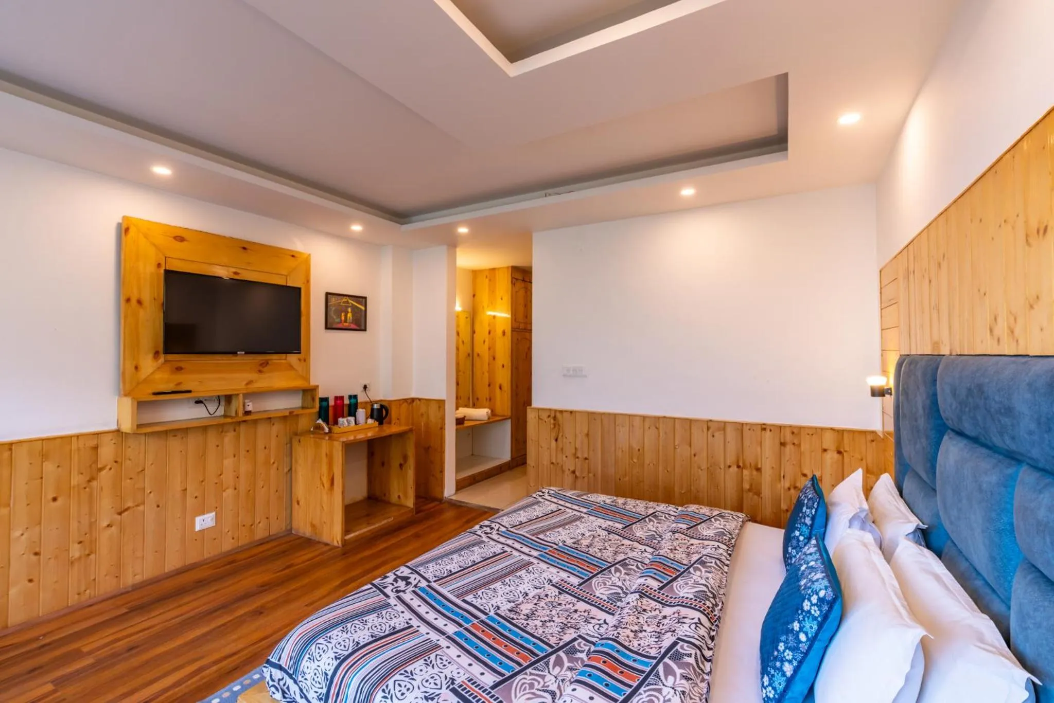 Bed in The 14 Gables, A Boutique Stay, Manali - Pet Friendly Hotel - Crown Palace