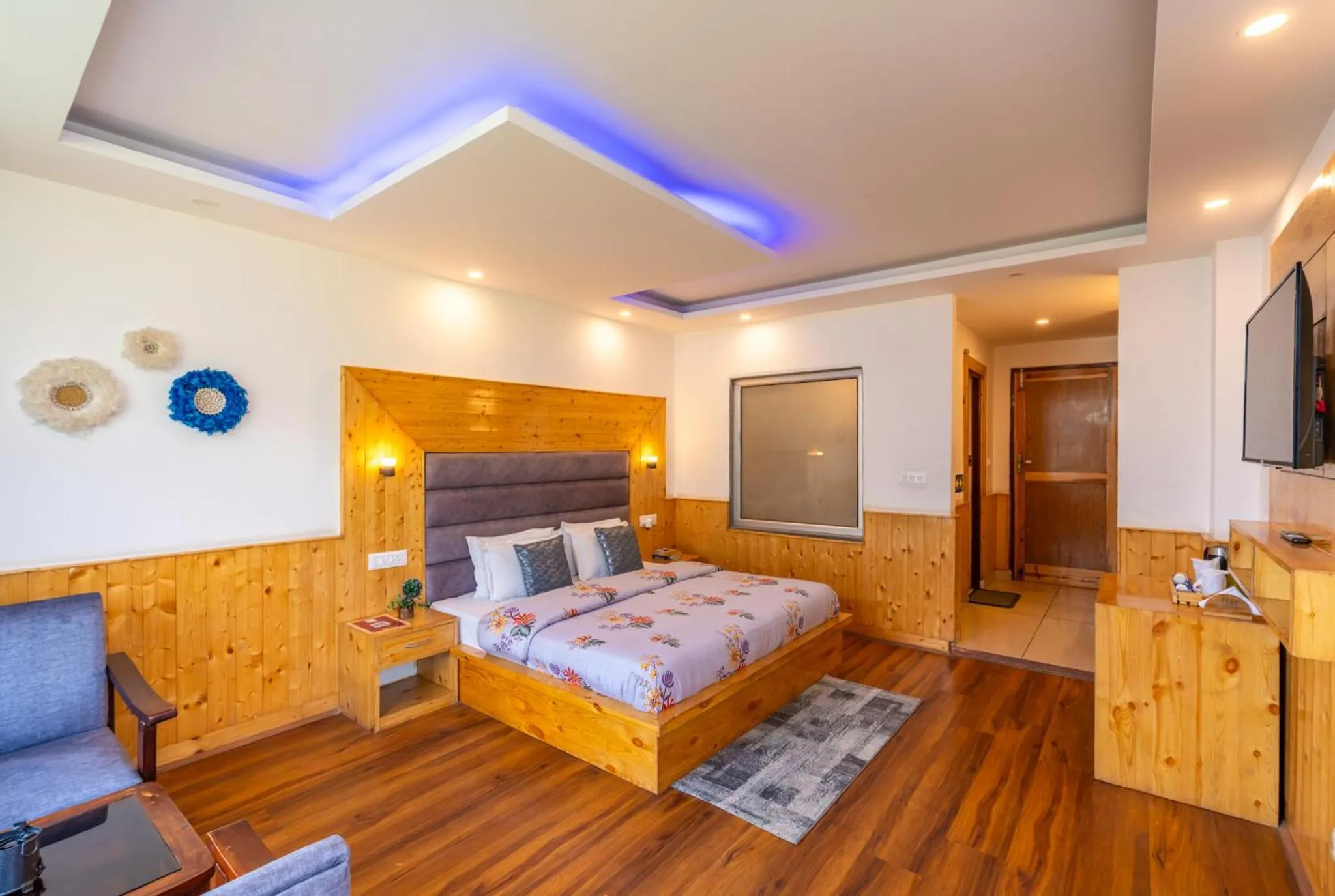 Bed in The 14 Gables, A Boutique Stay, Manali - Pet Friendly Hotel - Crown Palace