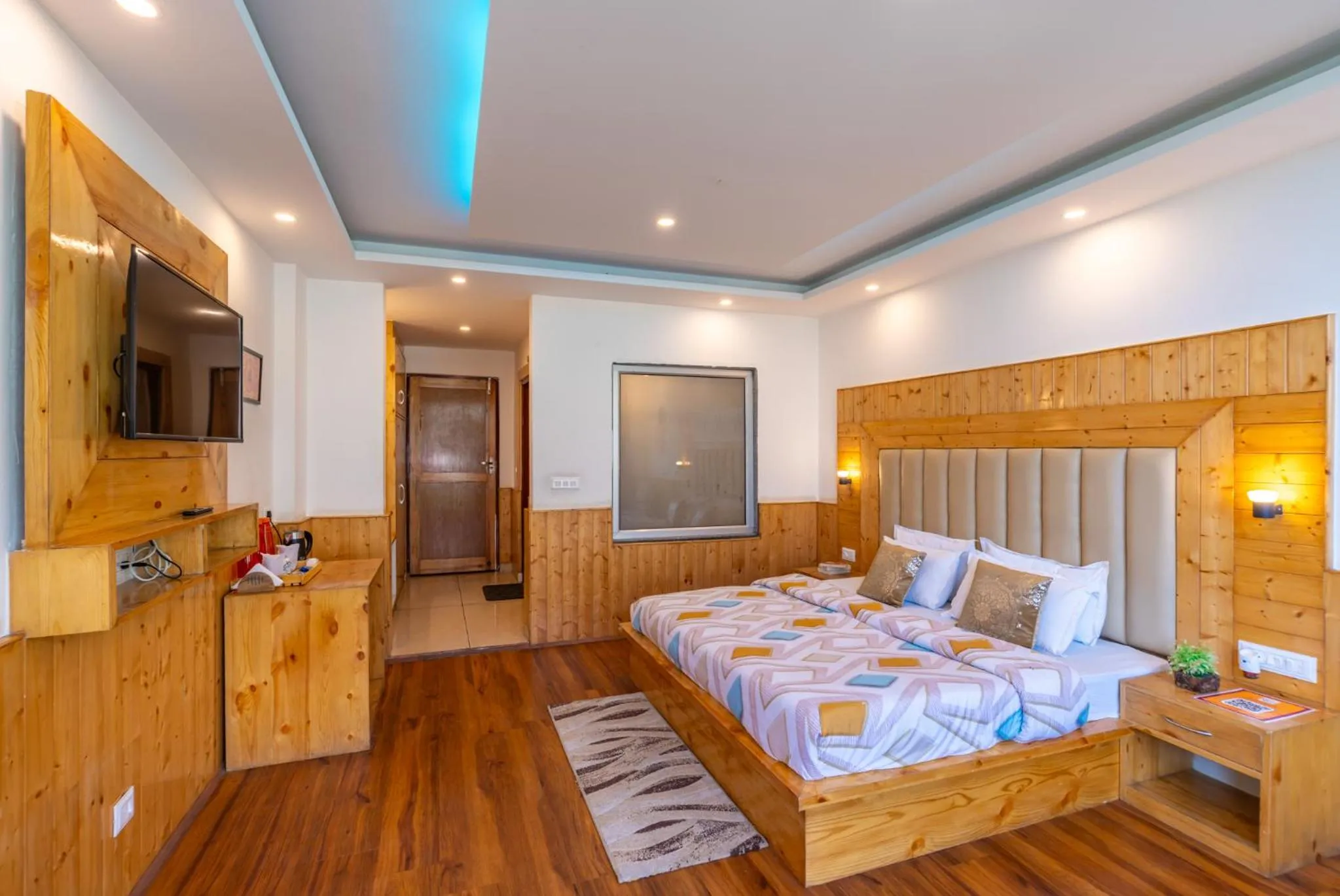 TV and multimedia, Bed in The 14 Gables, A Boutique Stay, Manali - Pet Friendly Hotel - Crown Palace