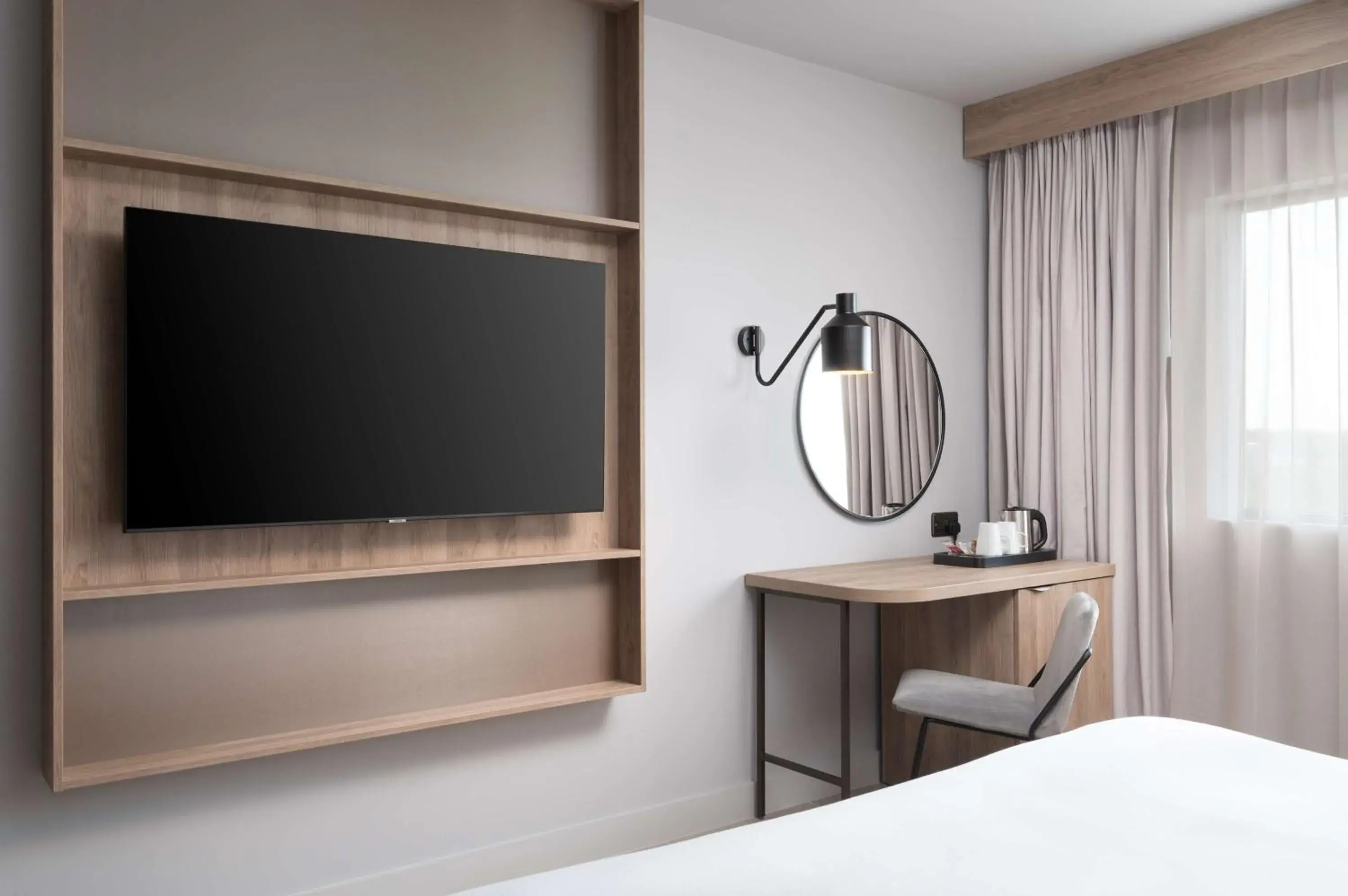 King Room - Mobility Accessible in Hilton Garden Inn Silverstone King Room - Mobility Accessible in Hilton Garden Inn Silverstone