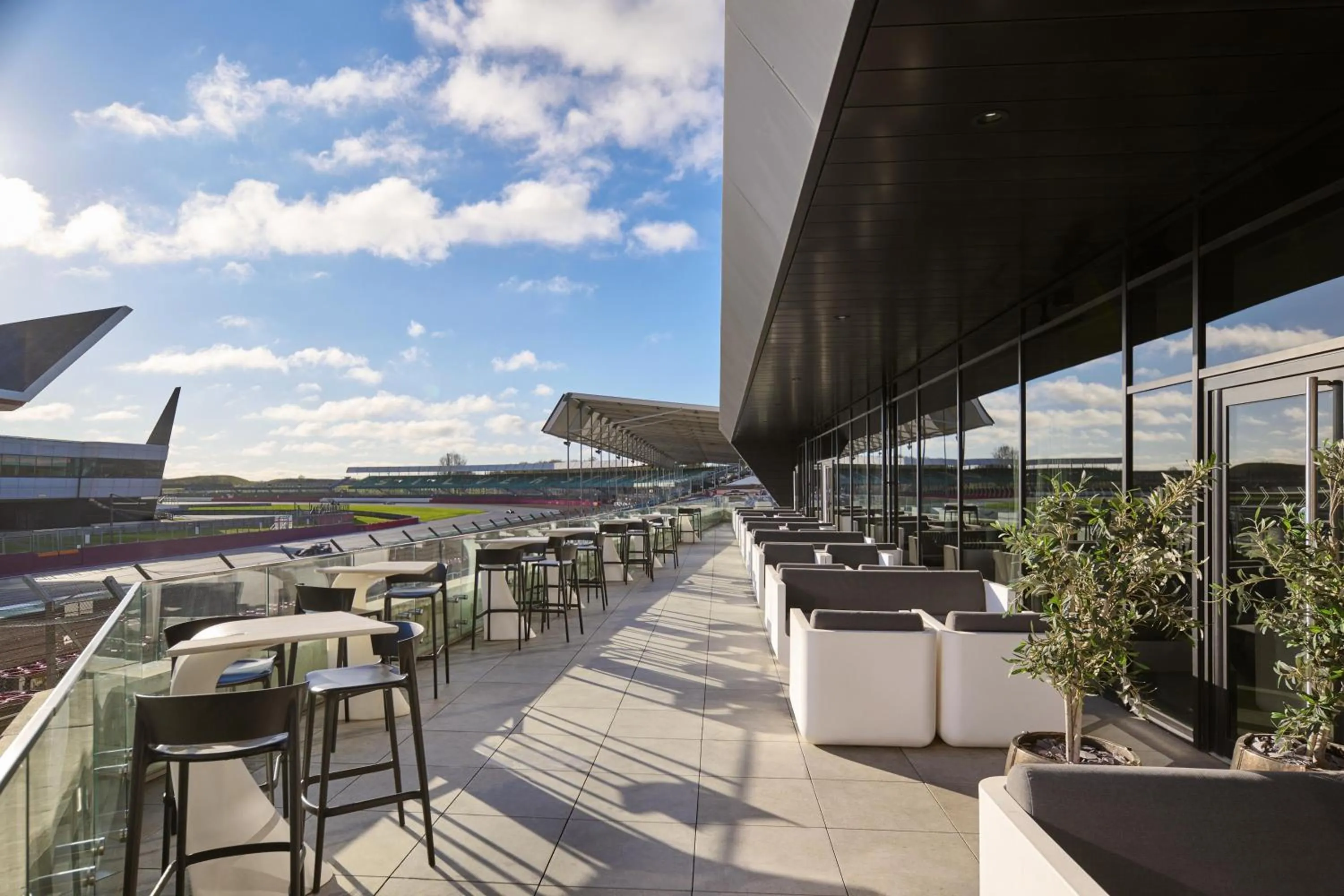 Patio in Hilton Garden Inn Silverstone
