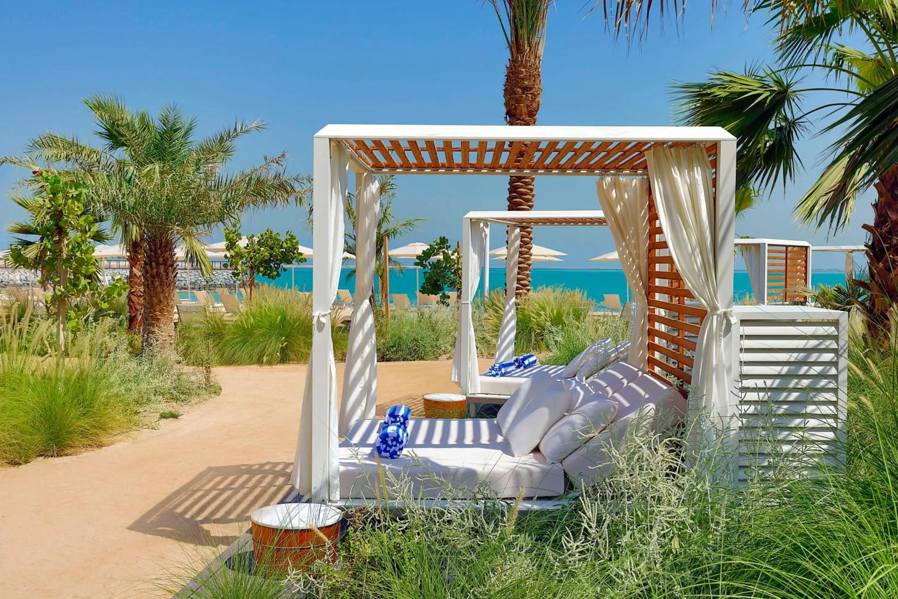 Lounge or bar in Waldorf Astoria Doha Lusail