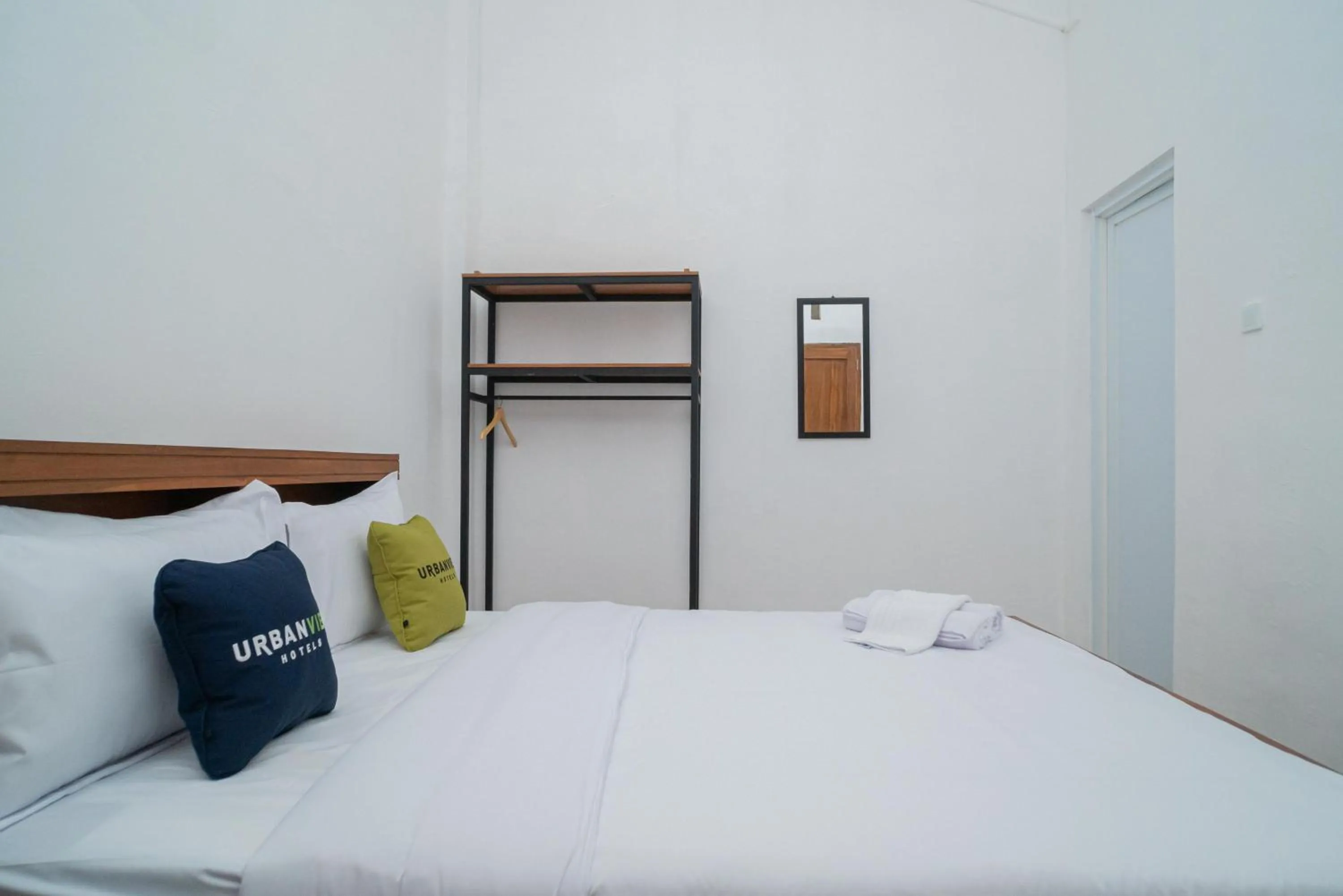 Bedroom, Bed in Urbanview Hotel Sky Batu Malang by RedDoorz