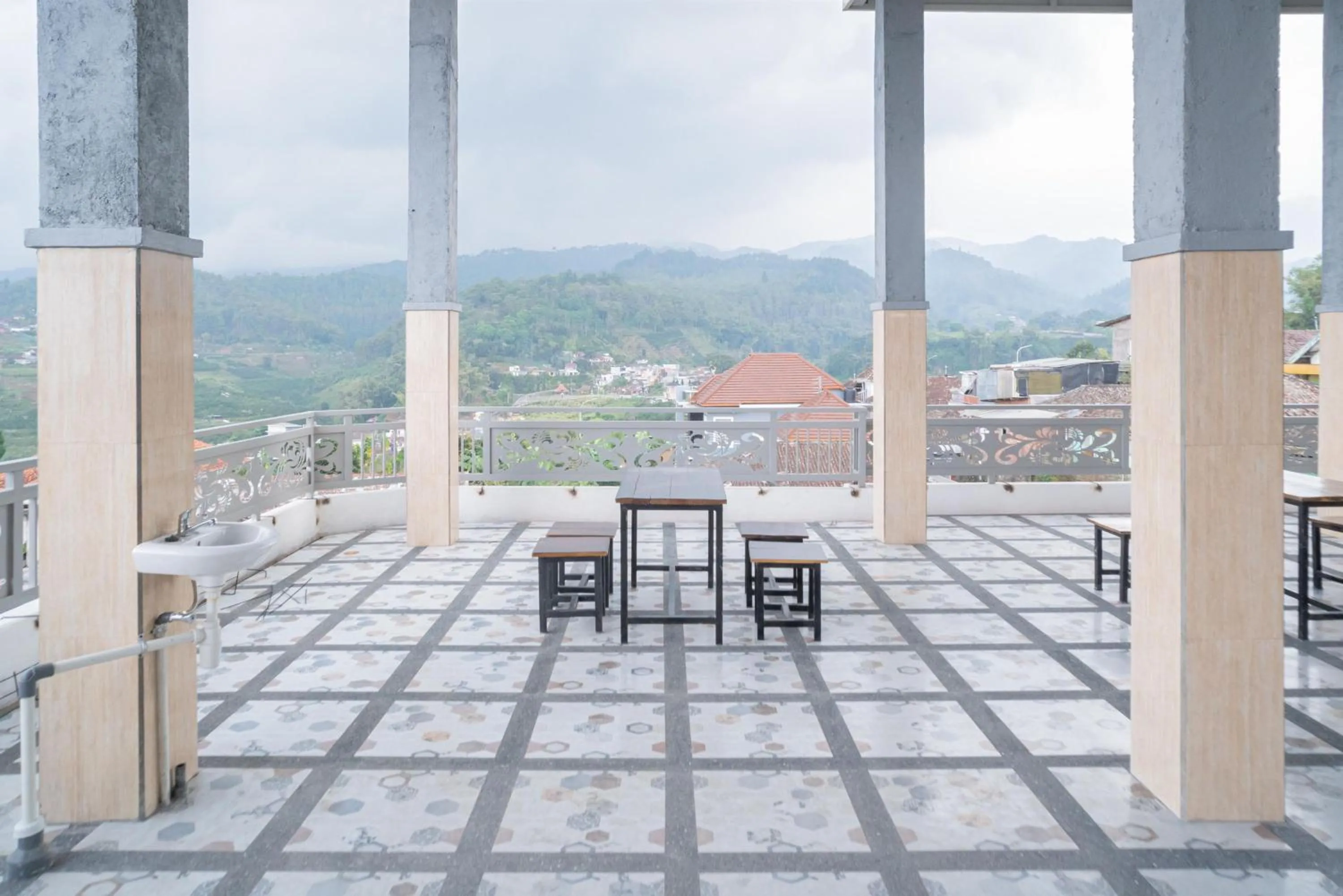 Balcony/Terrace in Urbanview Hotel Sky Batu Malang by RedDoorz