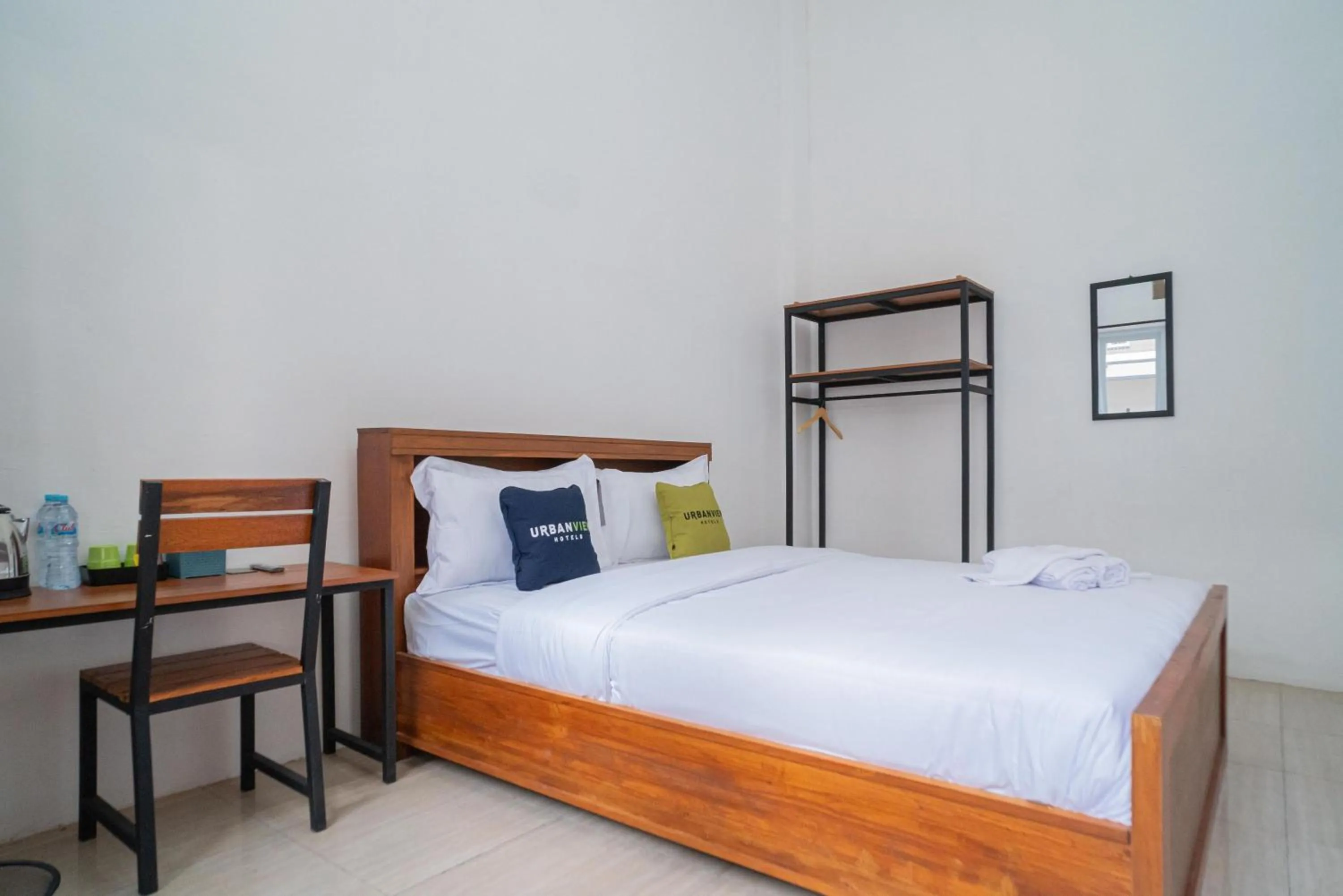 Bedroom, Bed in Urbanview Hotel Sky Batu Malang by RedDoorz