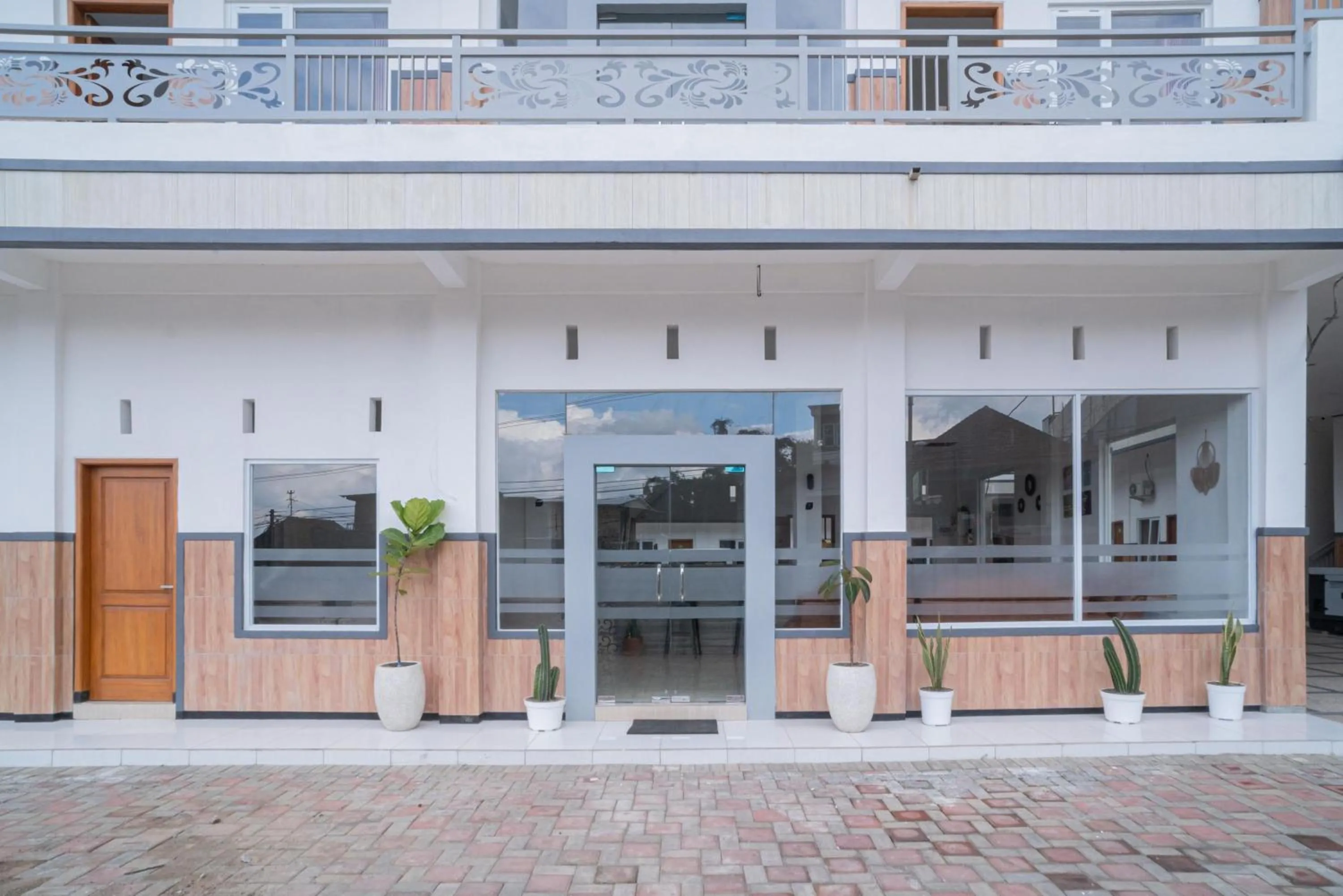 Facade/entrance in Urbanview Hotel Sky Batu Malang by RedDoorz