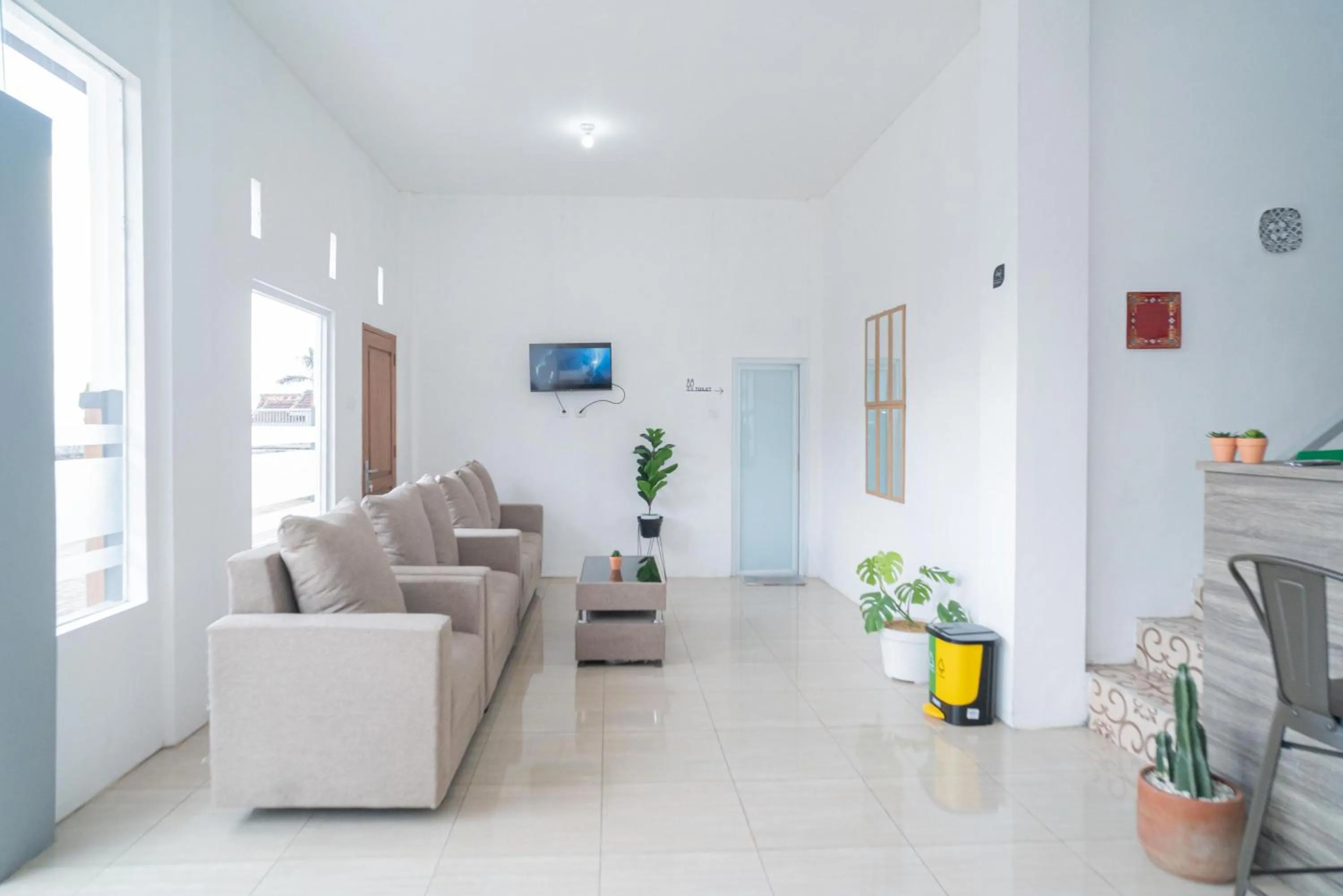 Lobby or reception in Urbanview Hotel Sky Batu Malang by RedDoorz