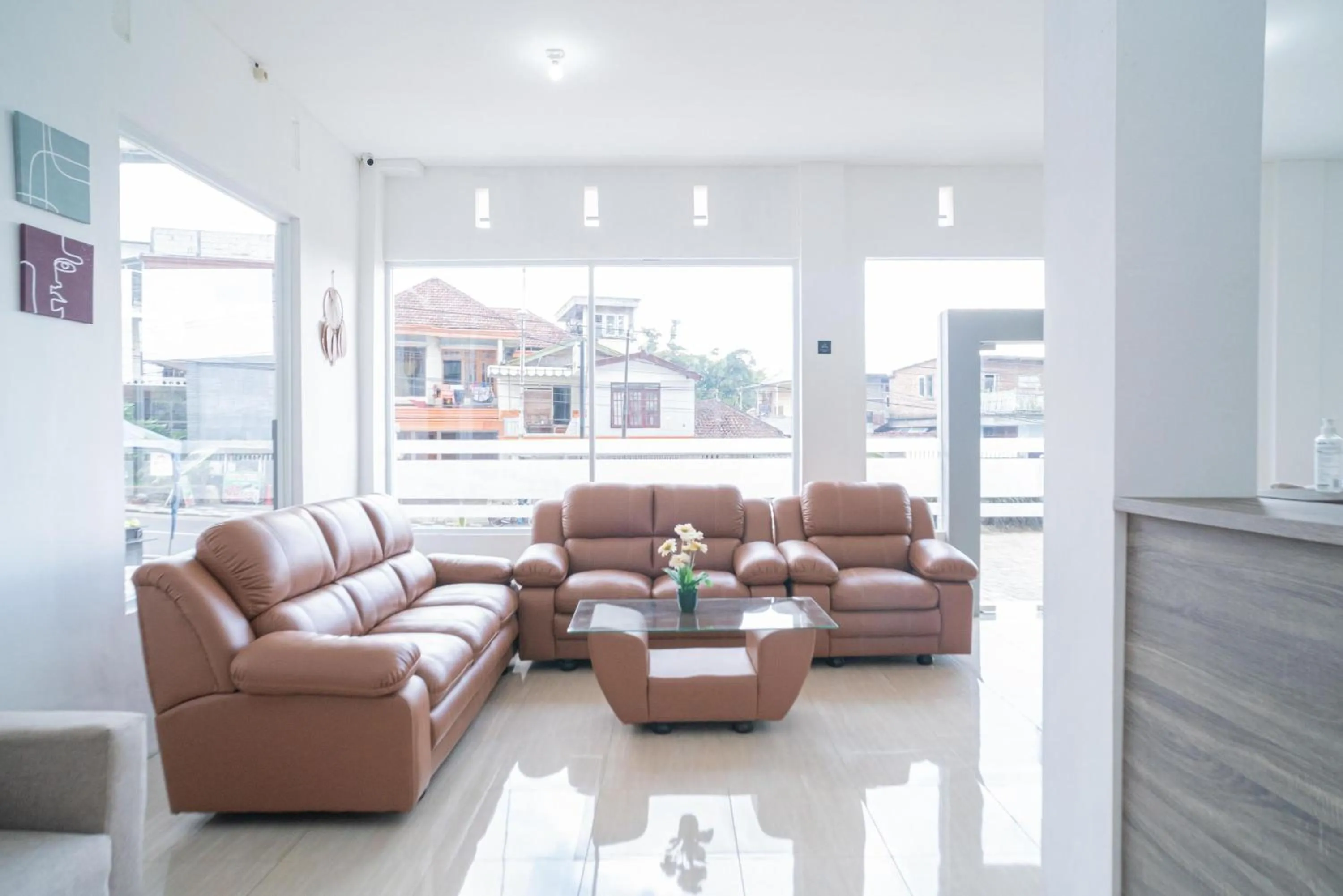 Lobby or reception in Urbanview Hotel Sky Batu Malang by RedDoorz