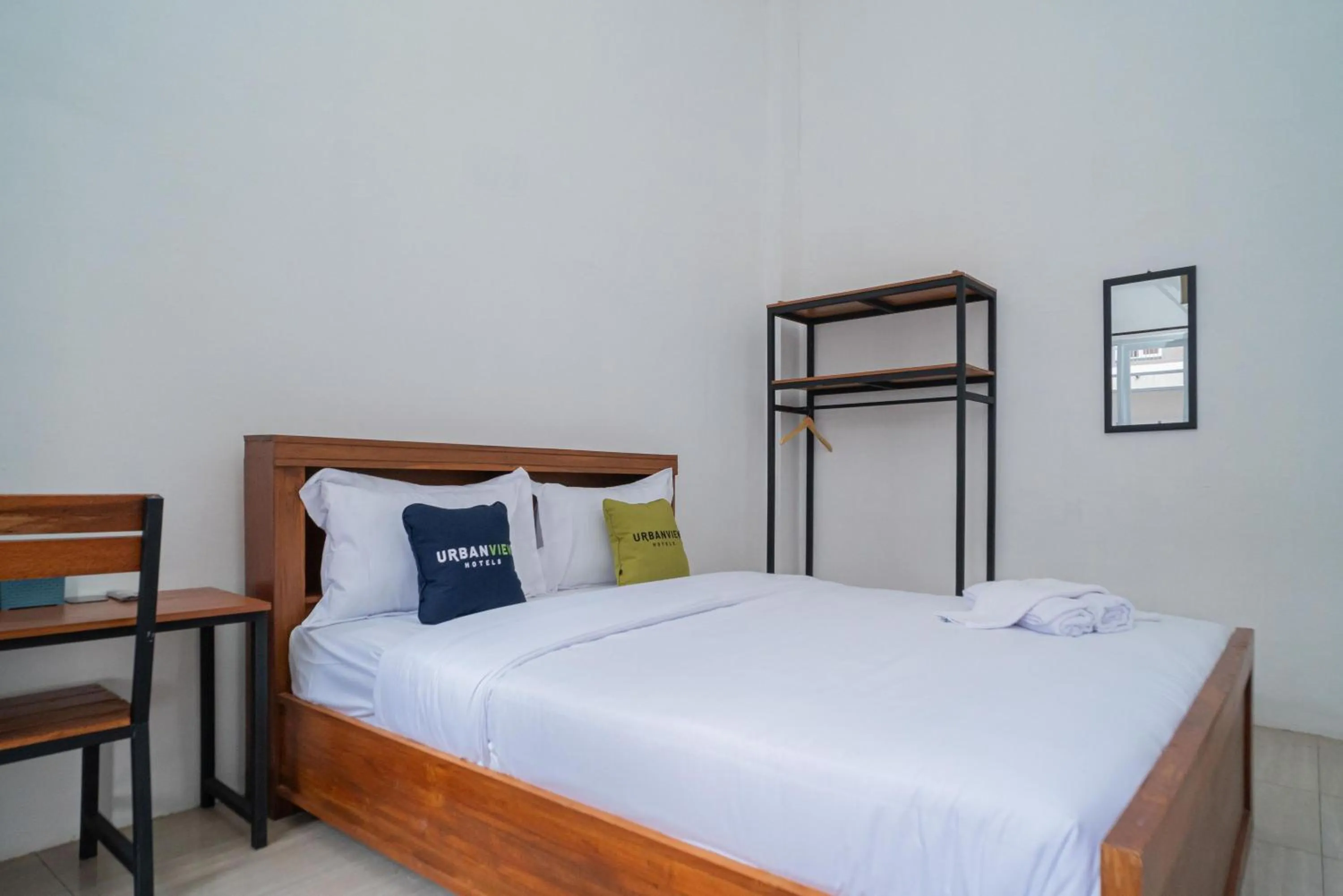 Bedroom, Bed in Urbanview Hotel Sky Batu Malang by RedDoorz