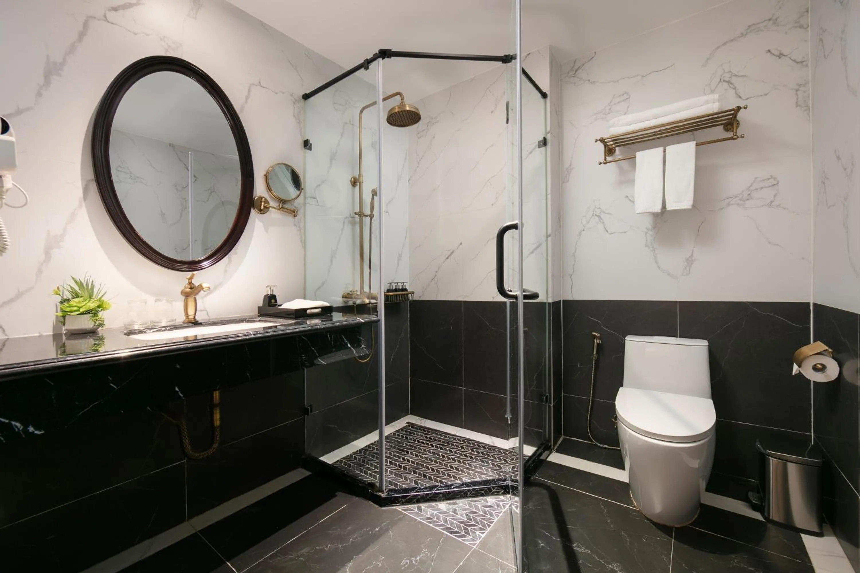 Shower in HOTEL De SOURIANT Premium Hanoi