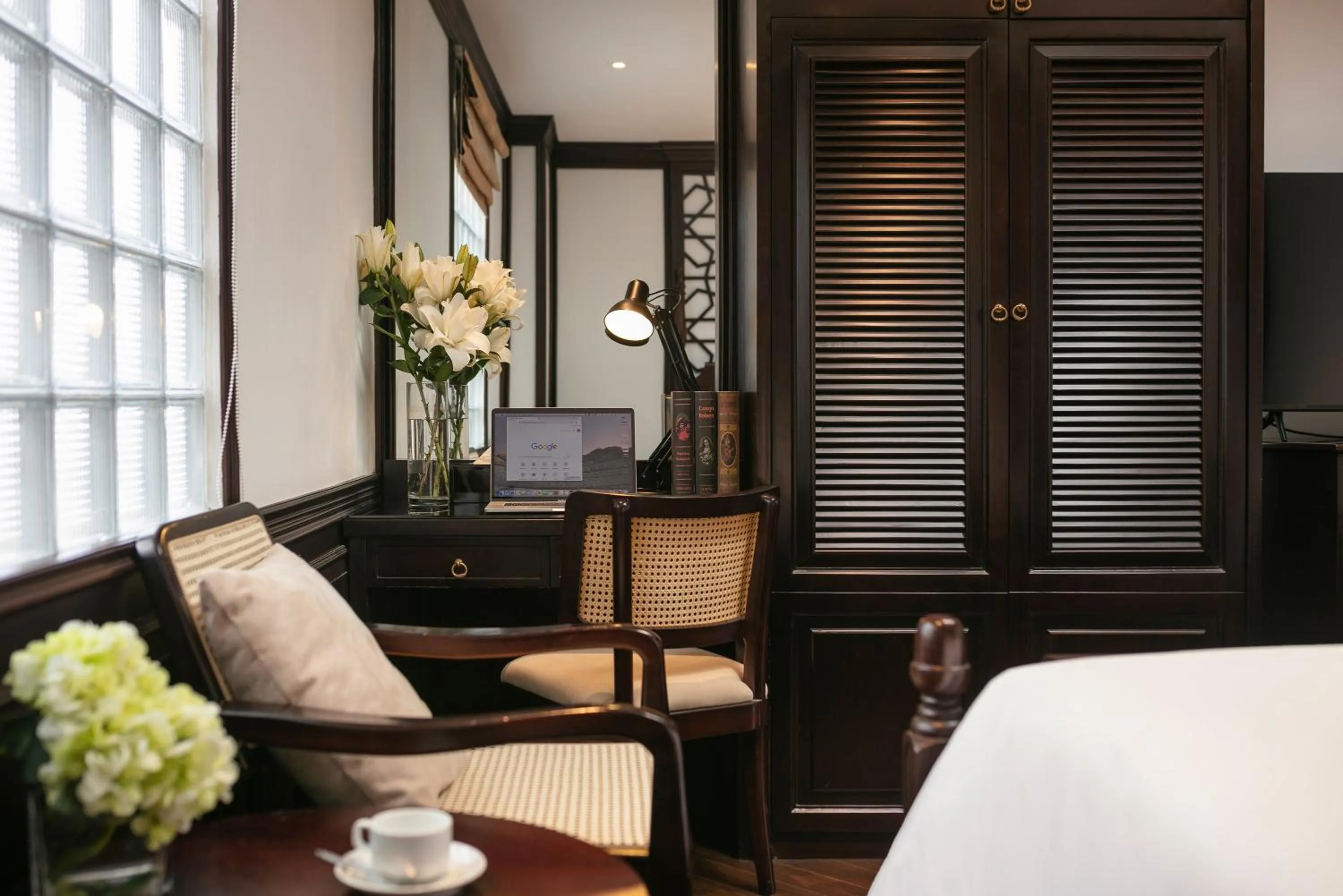 Seating area, Bed in HOTEL De SOURIANT Premium Hanoi