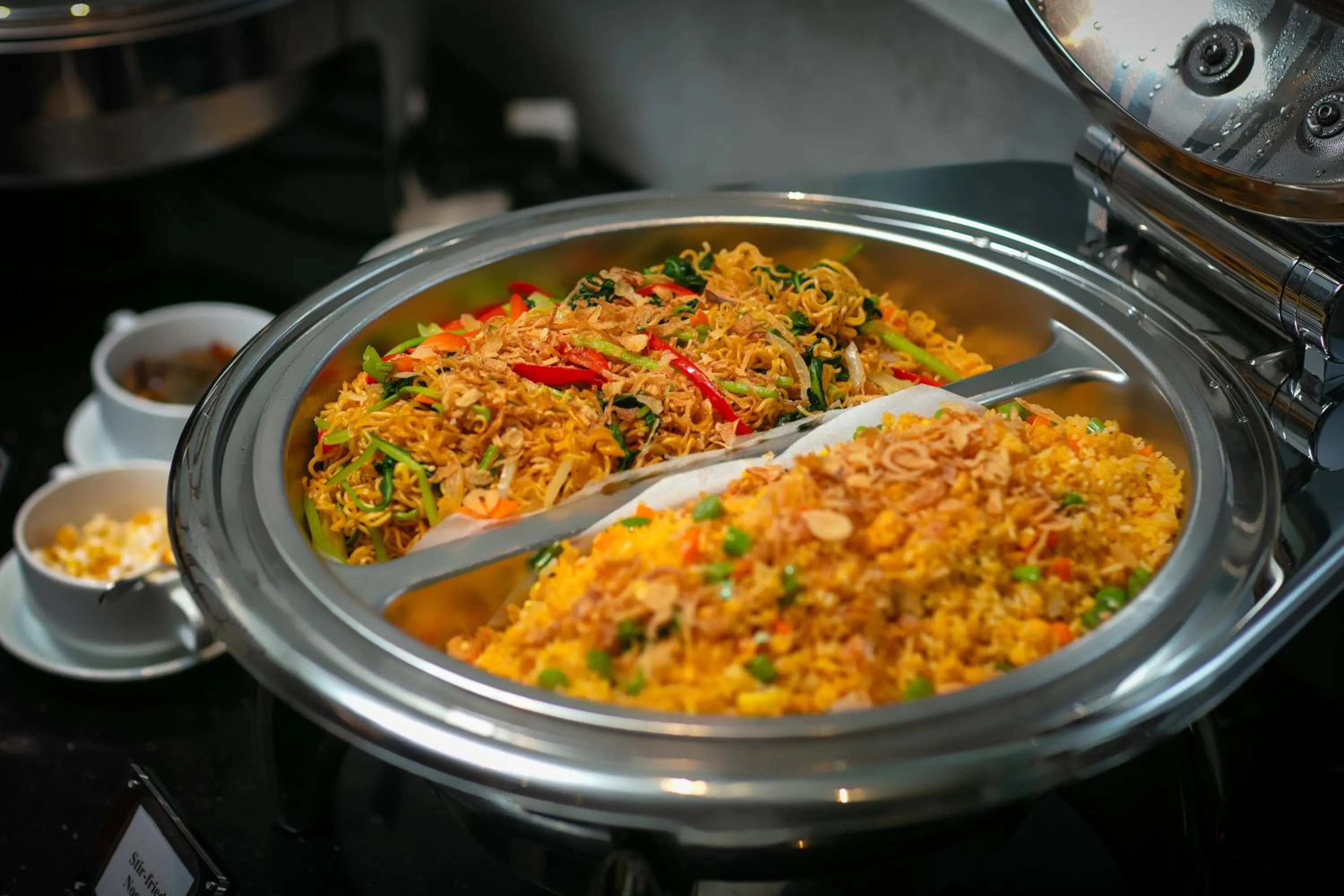 Food and drinks in HOTEL De SOURIANT Premium Hanoi